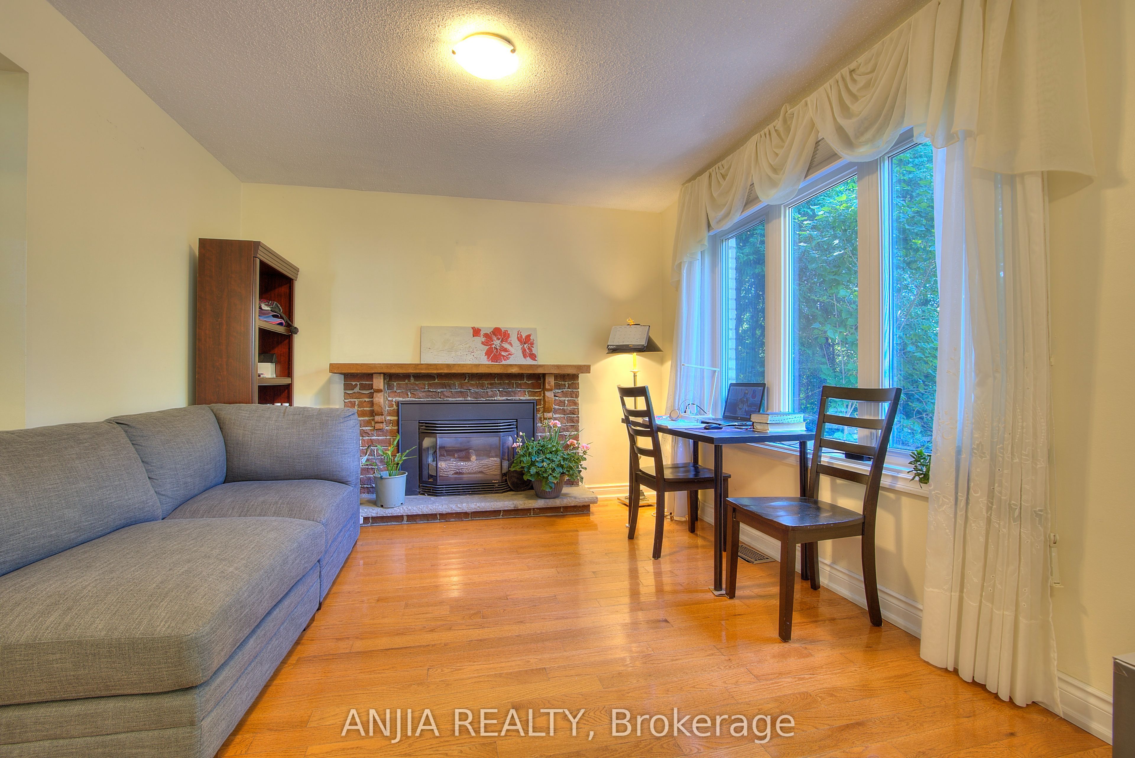 6 Bellbury Crescent back yard 1b above ground, Toronto, ON M2J 2J7 photo 4
