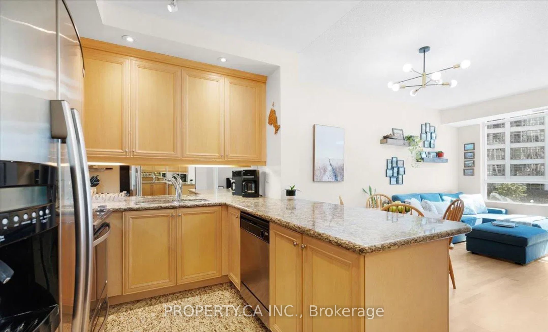 628 Fleet Street 327, Toronto, ON M5V 1A8 photo 2