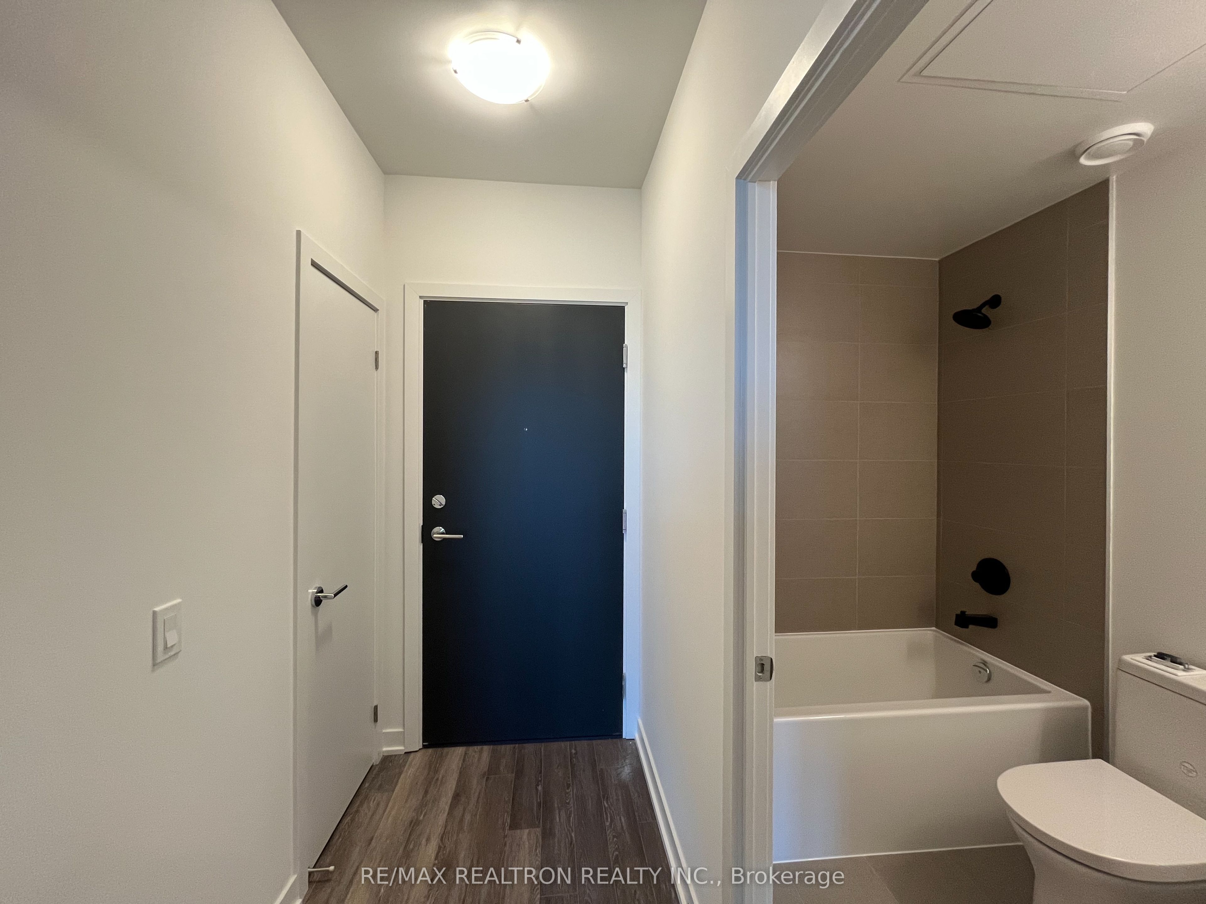 250 Lawrence Avenue W 701, Toronto, ON M5M 1B2 photo 2