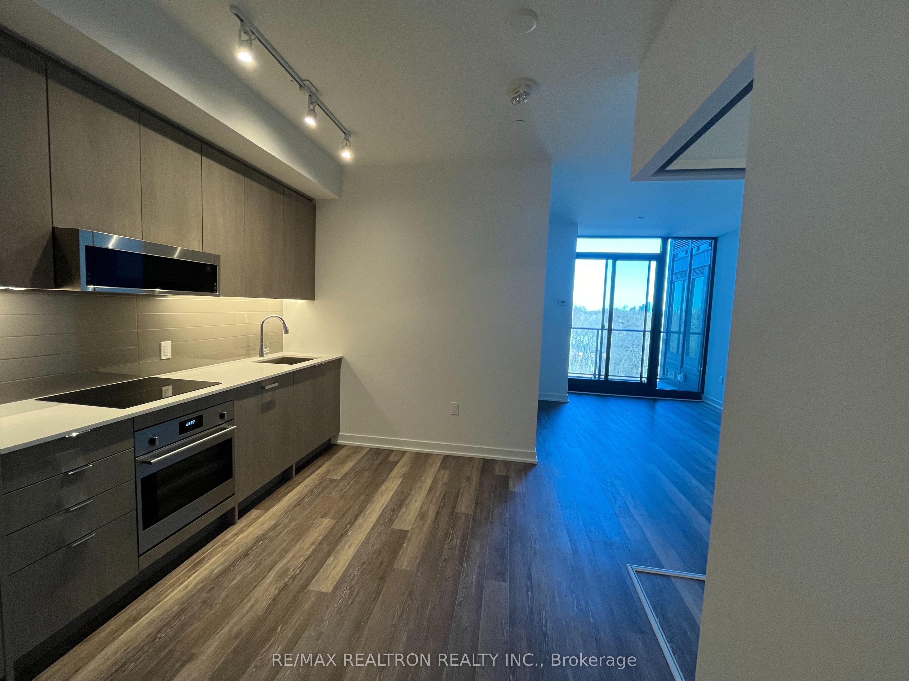 250 Lawrence Avenue W 701, Toronto, ON M5M 1B2 photo 3