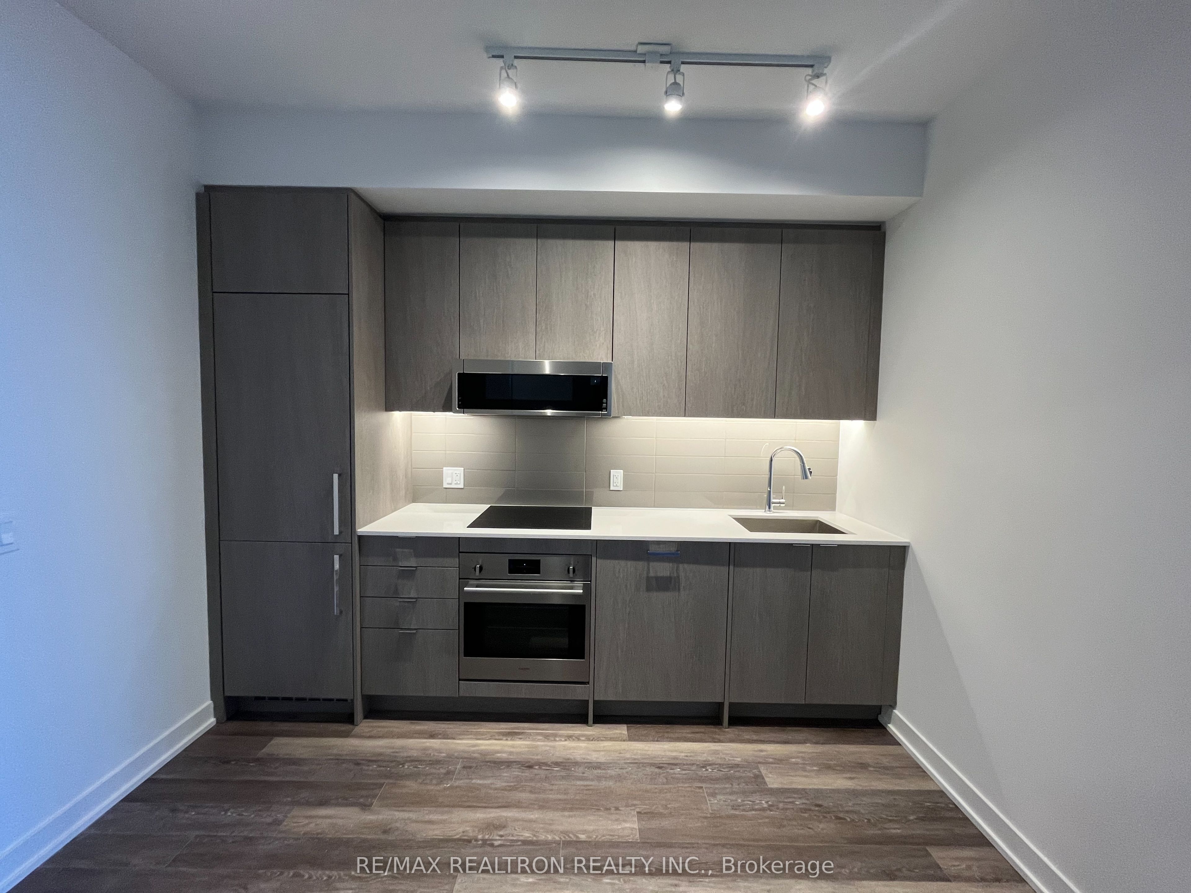250 Lawrence Avenue W 701, Toronto, ON M5M 1B2 photo 4