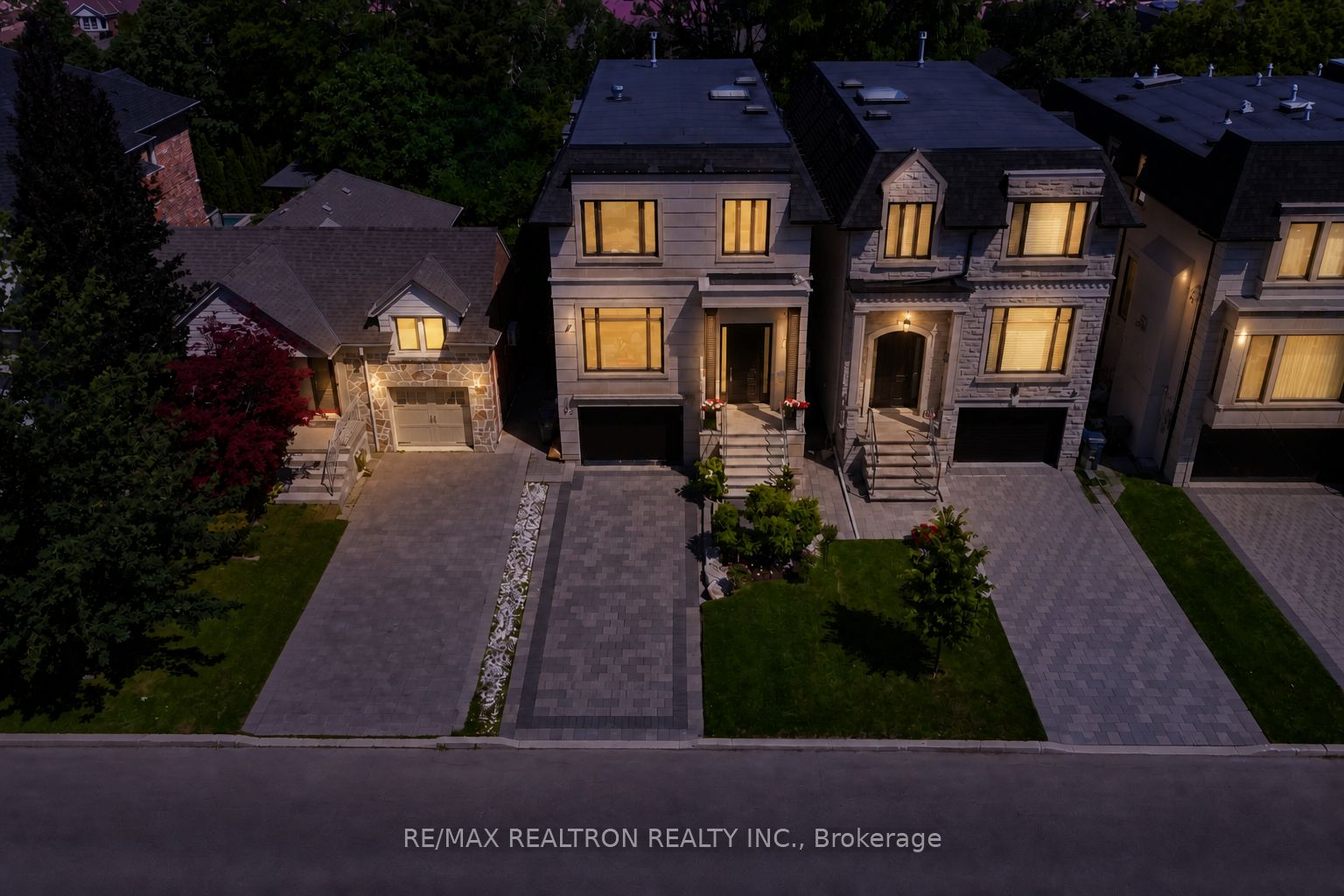 52 Carmichael Avenue, Toronto, ON M5M 2W7