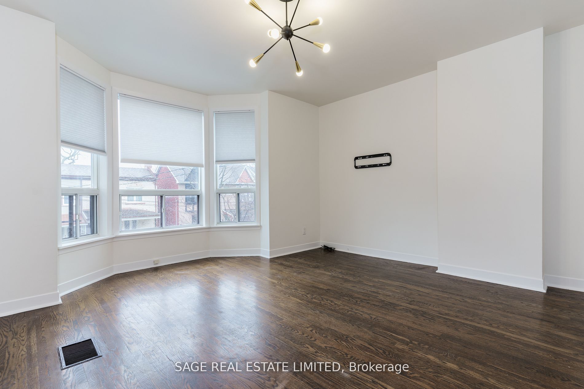 160 Gore Vale Avenue, Toronto, ON M6J 2R6 photo 4