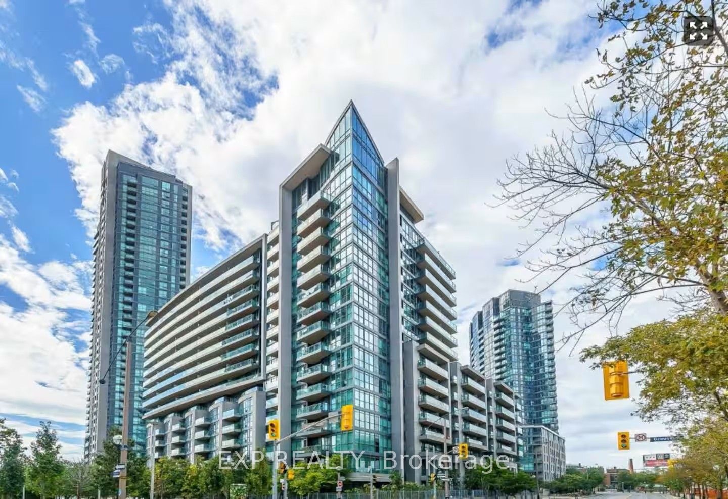 209 Fort York Boulevard 465, Toronto, ON M5V 4A1