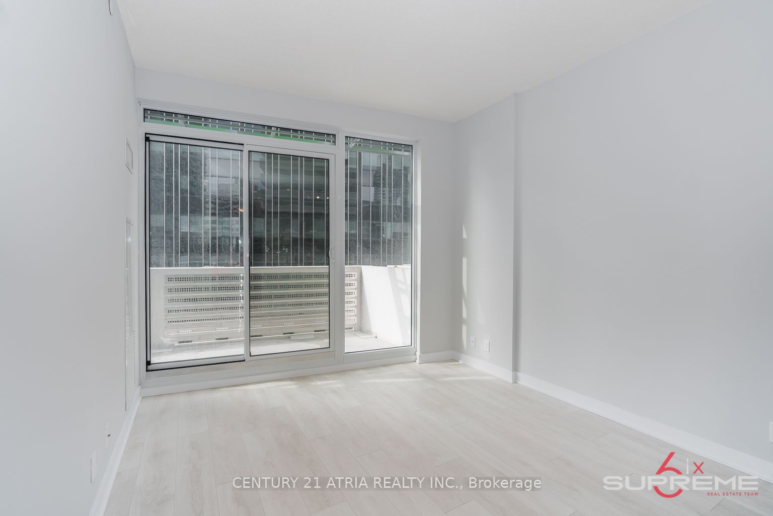2221 Yonge Street 611, Toronto, ON M4S 0B8 photo 2