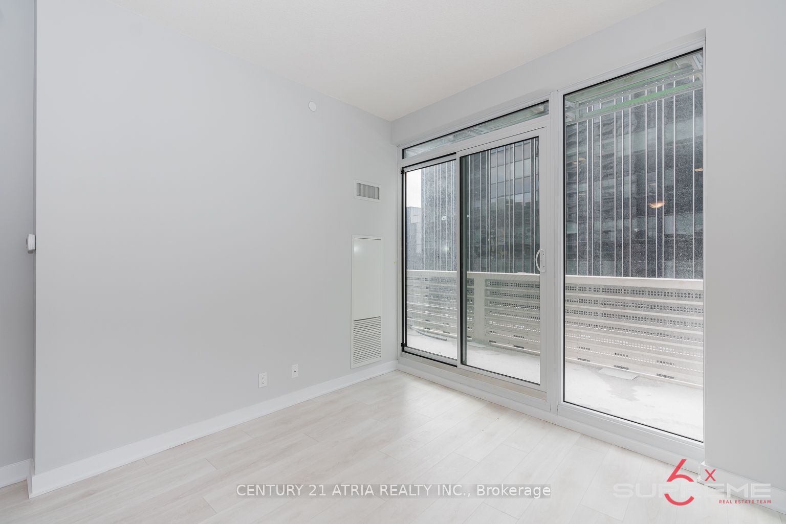 2221 Yonge Street 611, Toronto, ON M4S 0B8 photo 3