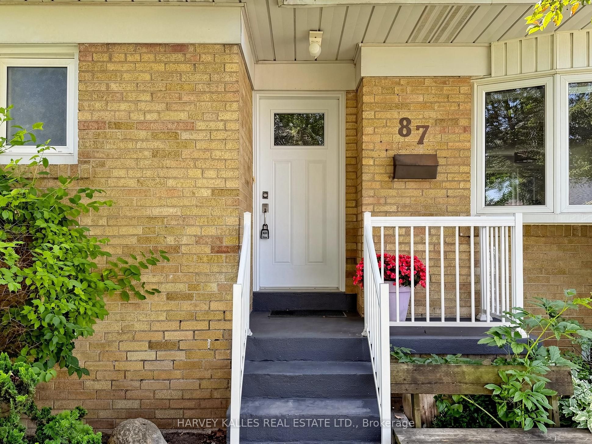87 Combe Avenue, Toronto, ON M3H 4J6 photo 3