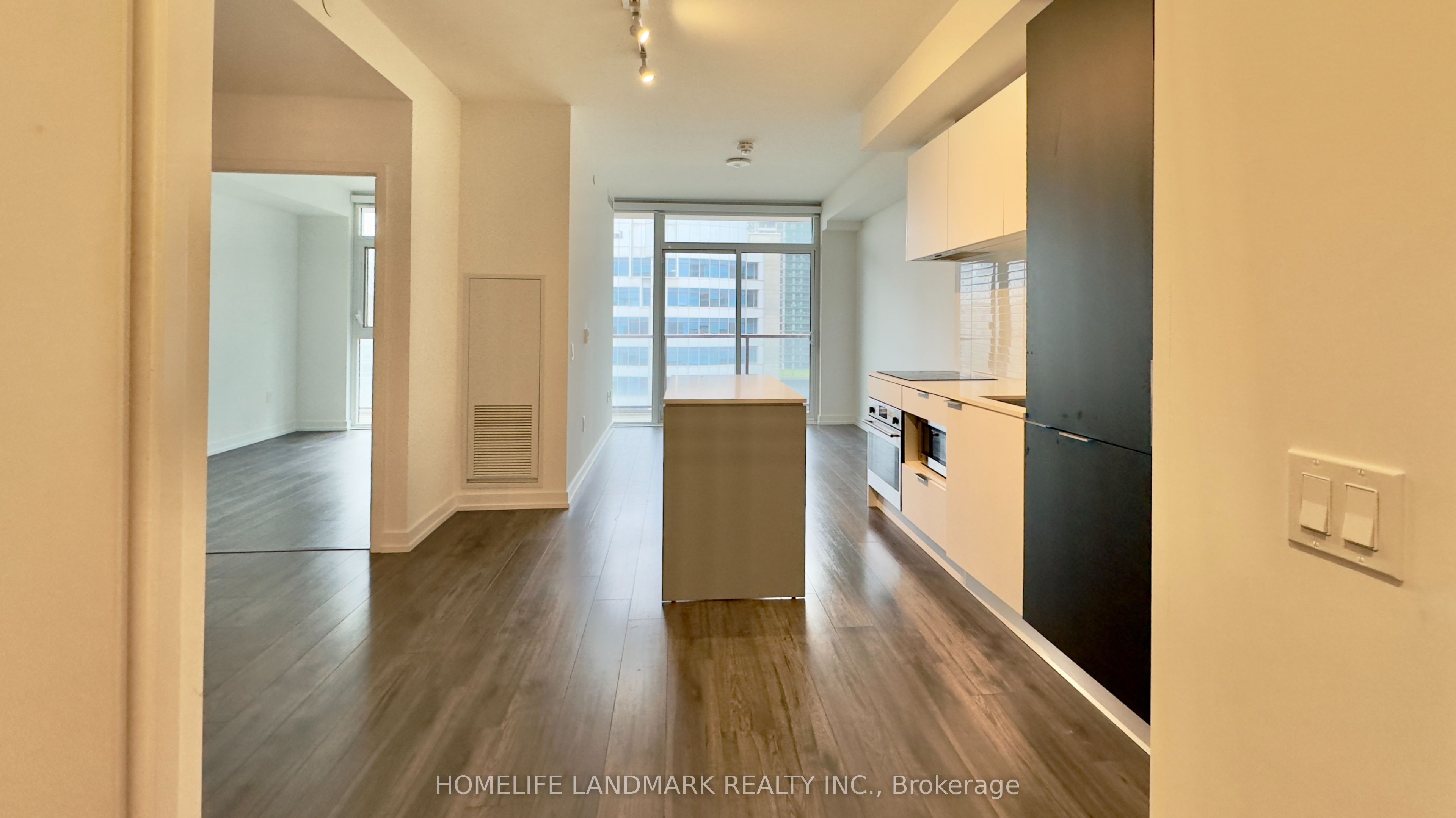 33 Helendale Avenue 809, Toronto, ON M4R 0A4