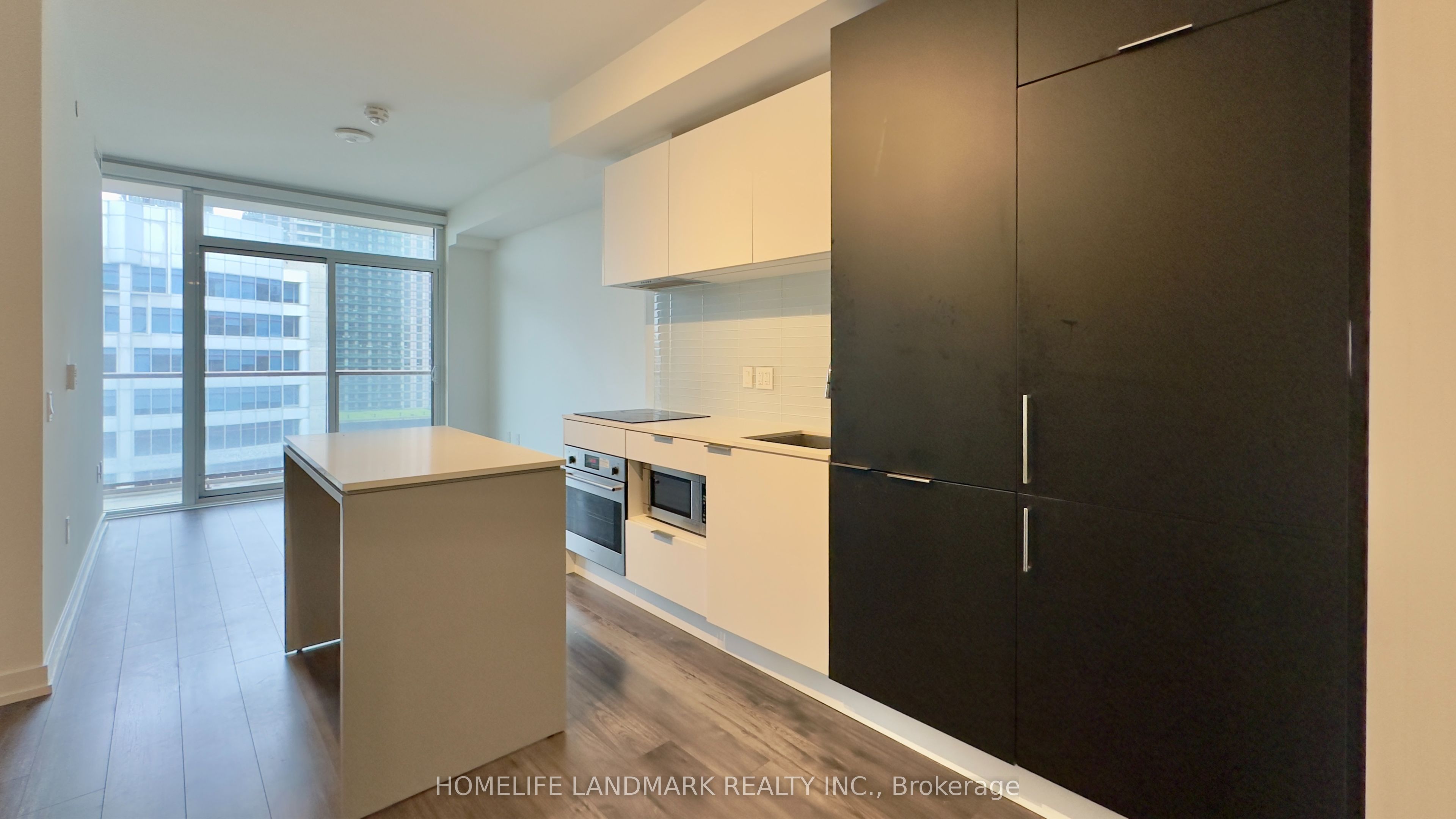 33 Helendale Avenue 809, Toronto, ON M4R 0A4 photo 2