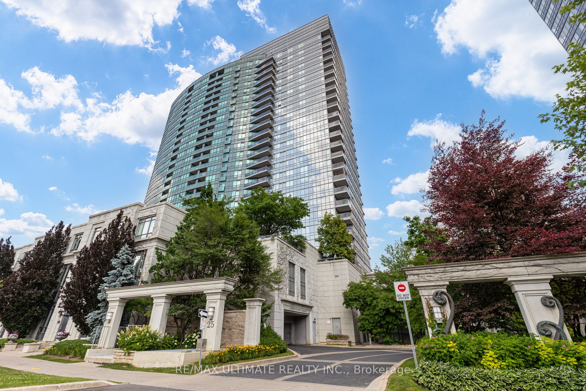 25 Greenview Avenue 319, Toronto, ON M2M 0A5