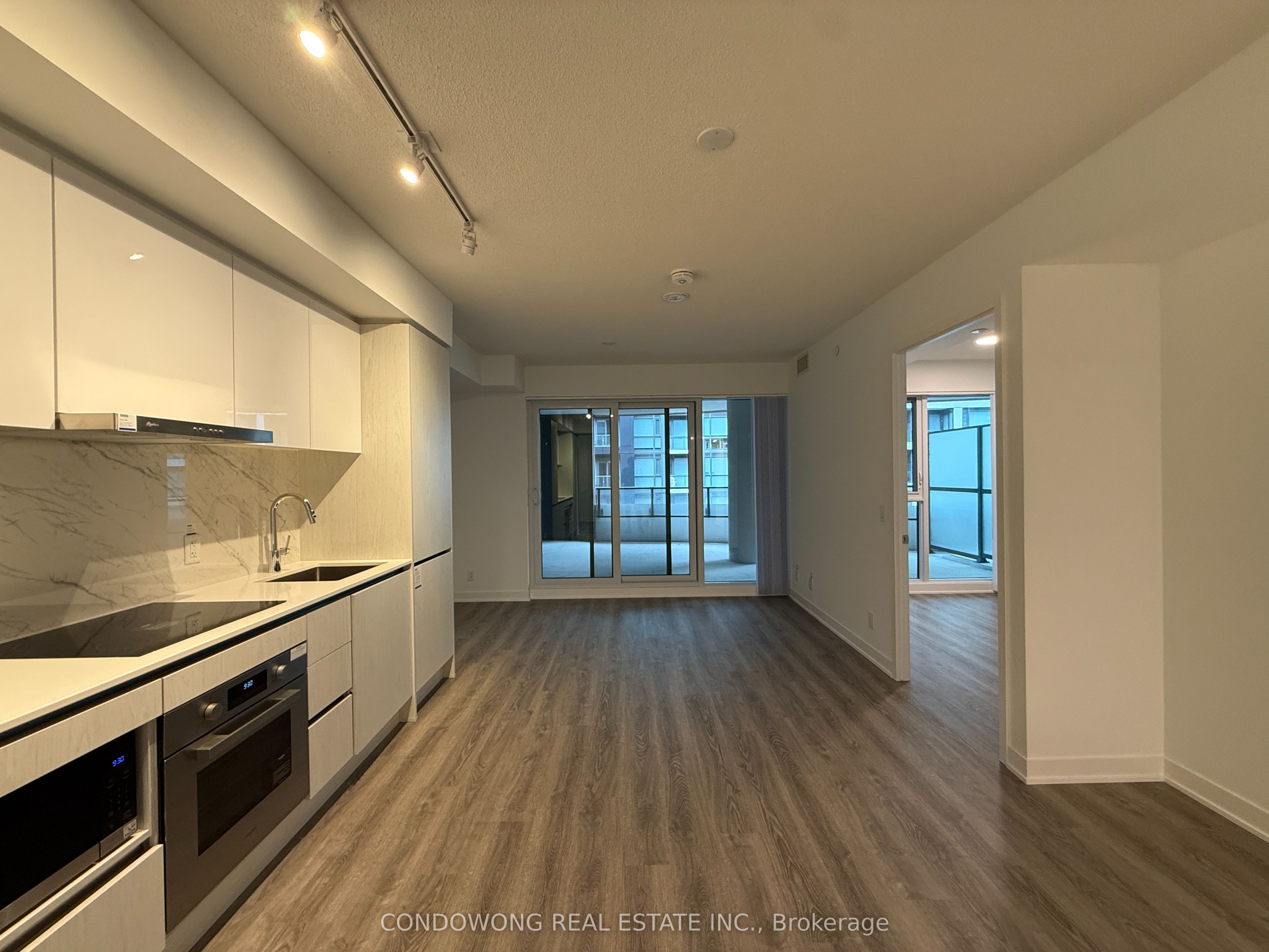 180 Front Street E 807, Toronto, ON M5A 0A9 photo 2