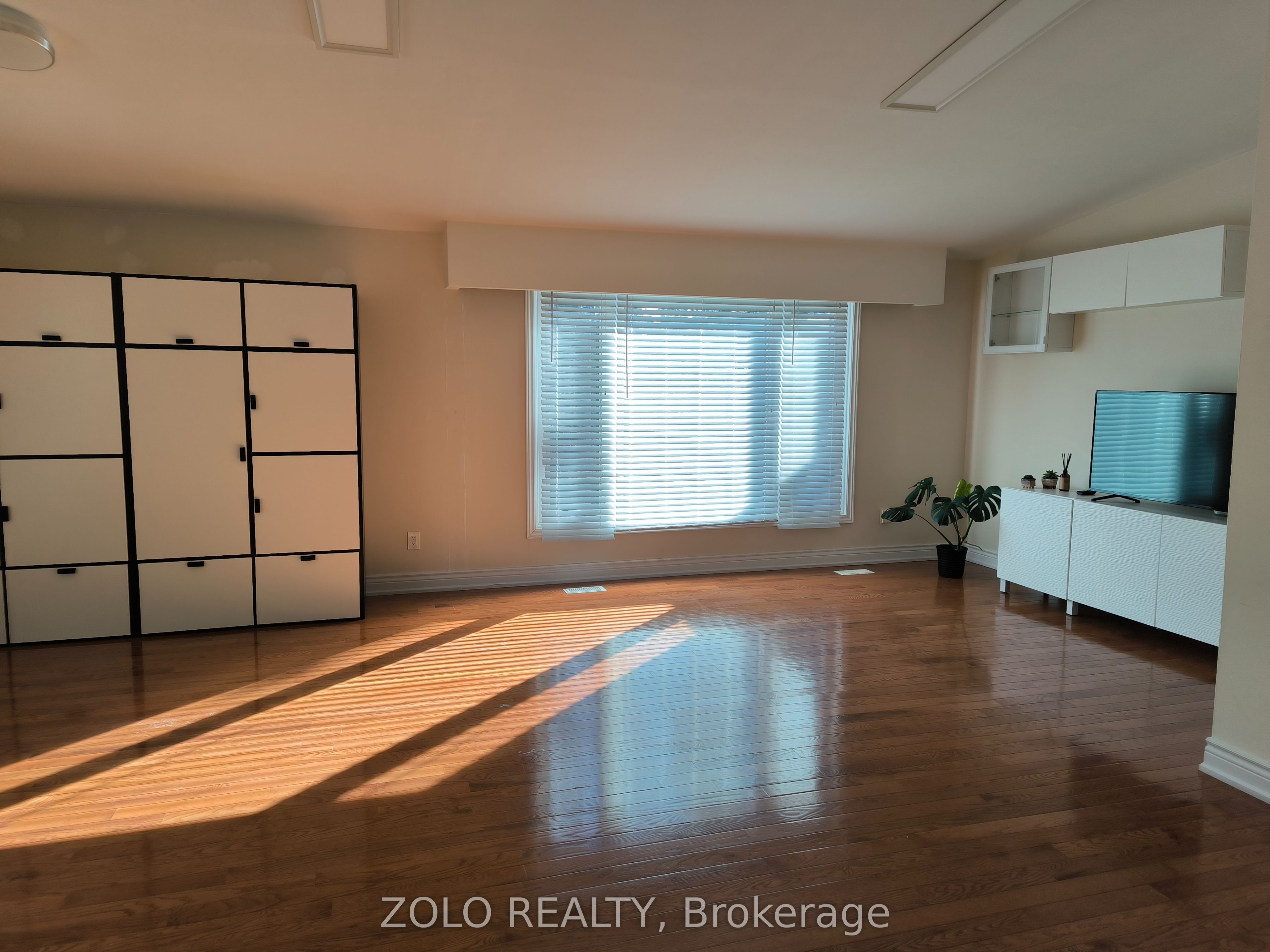 4 Cloebury Court Main Floor, Toronto, ON M2R 1V8 photo 5