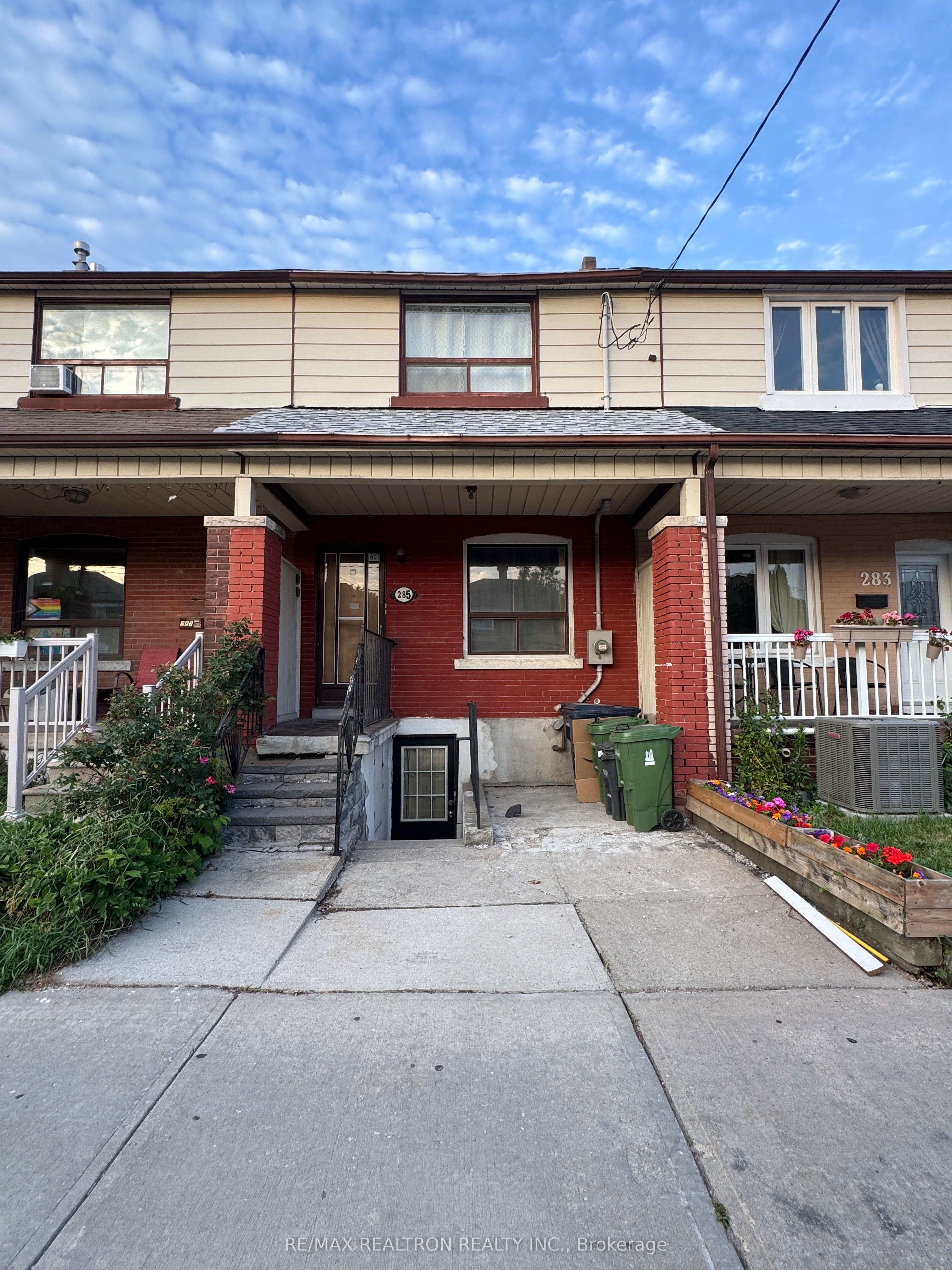 285 Oakwood Avenue 2, Toronto, ON M6E 2V3 photo 2