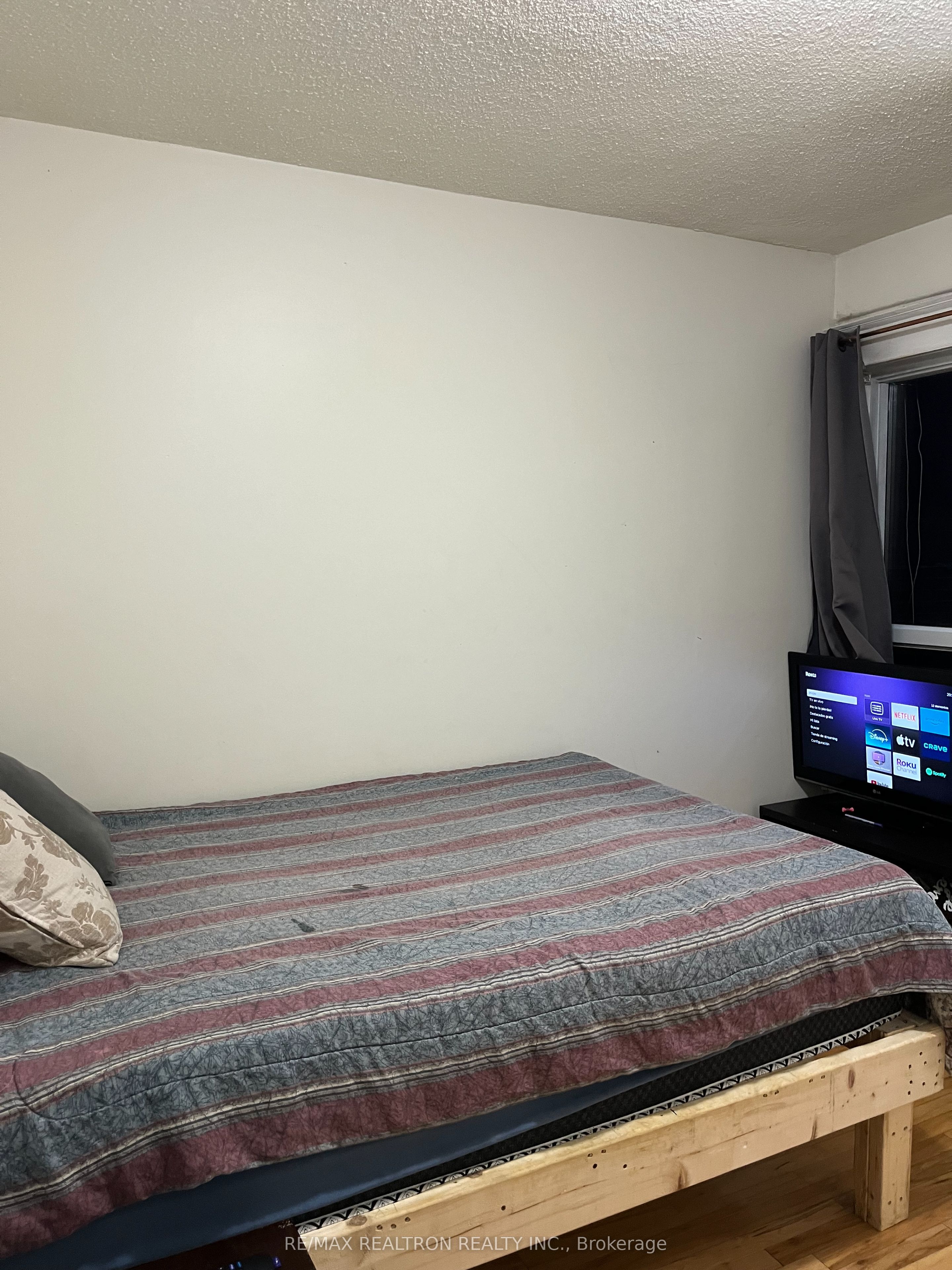 285 Oakwood Avenue 2, Toronto, ON M6E 2V3 photo 5