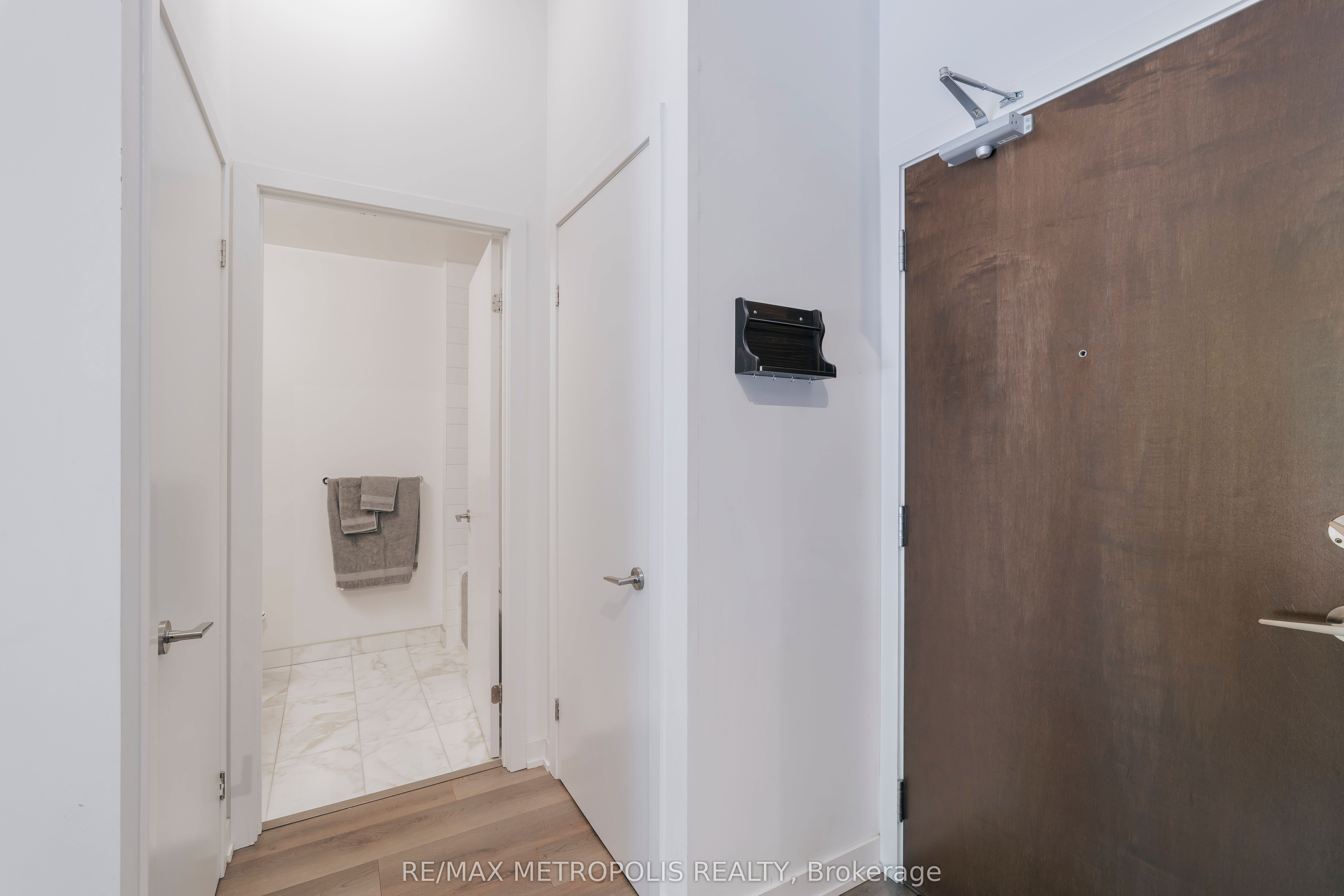 38 Iannuzzi Street 111, Toronto, ON M5V 0S2 photo 3