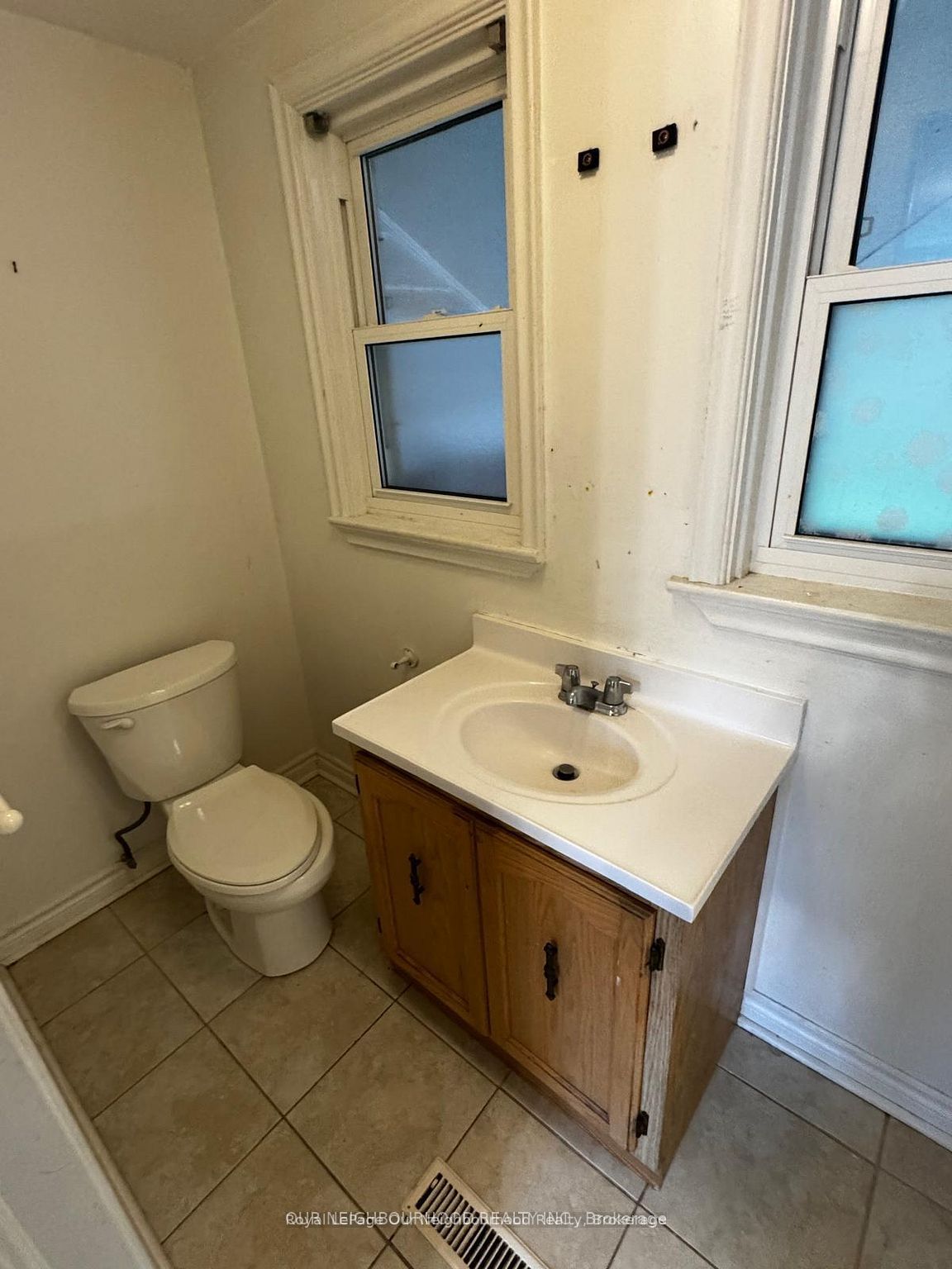 105 Poyntz Avenue Upper, Toronto, ON M2N 1J3
