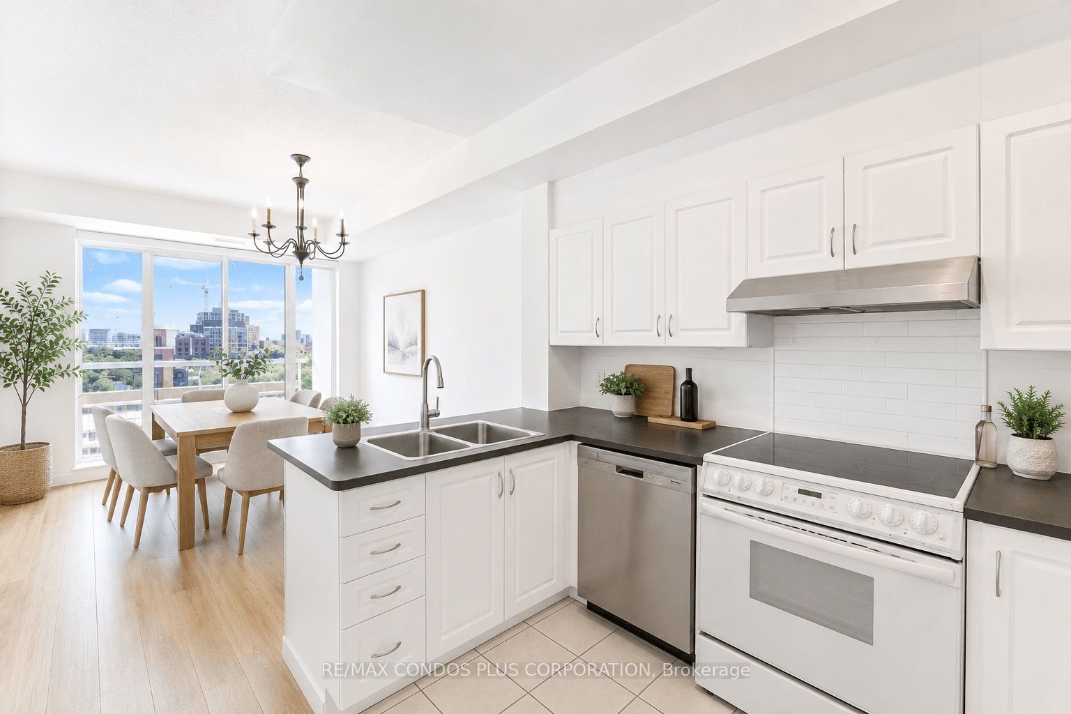 18 Beverley Street 801, Toronto, ON M5T 3L2 photo 5