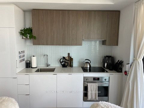 161 Roehampton Avenue 2004, Toronto, ON M4P 1P9 photo 3