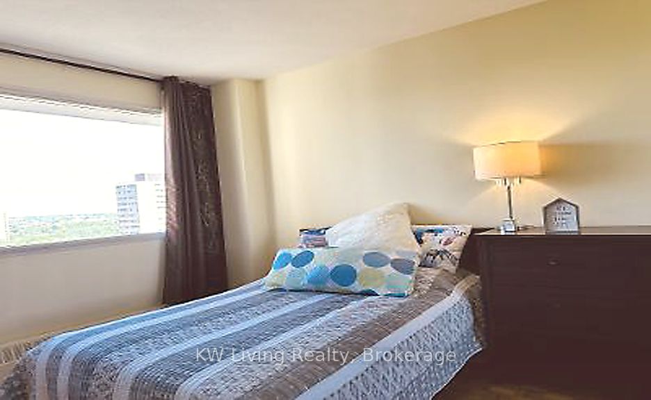 715 Don Mills Road 1604, Toronto, ON M5C 1S5 photo 3