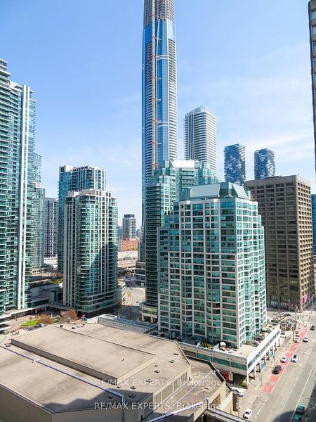 33 Harbour Square 1013, Toronto, ON M5J 2Z6 photo 2