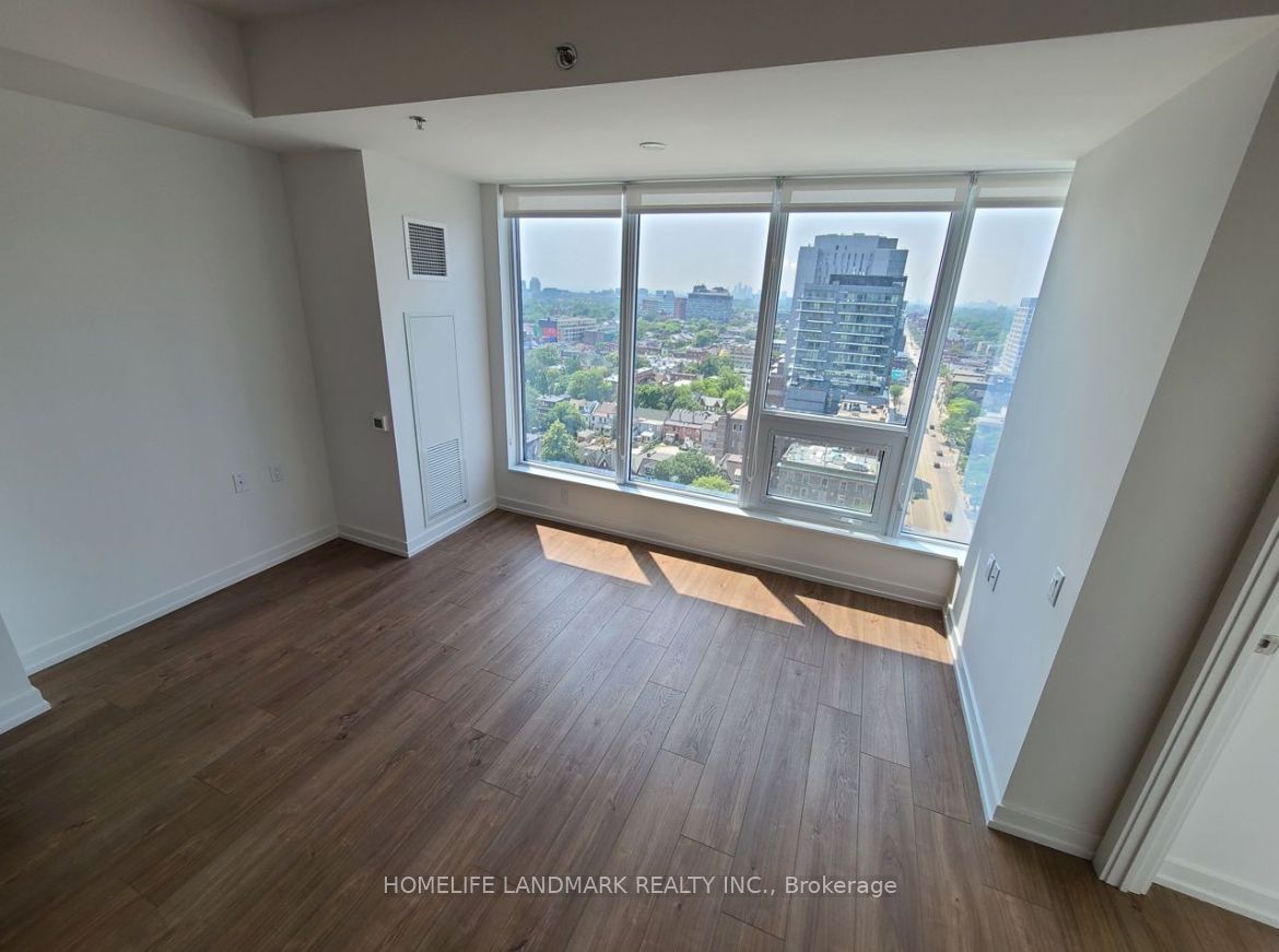 203 College Street 2004, Toronto, ON M5T 1P9 photo 3