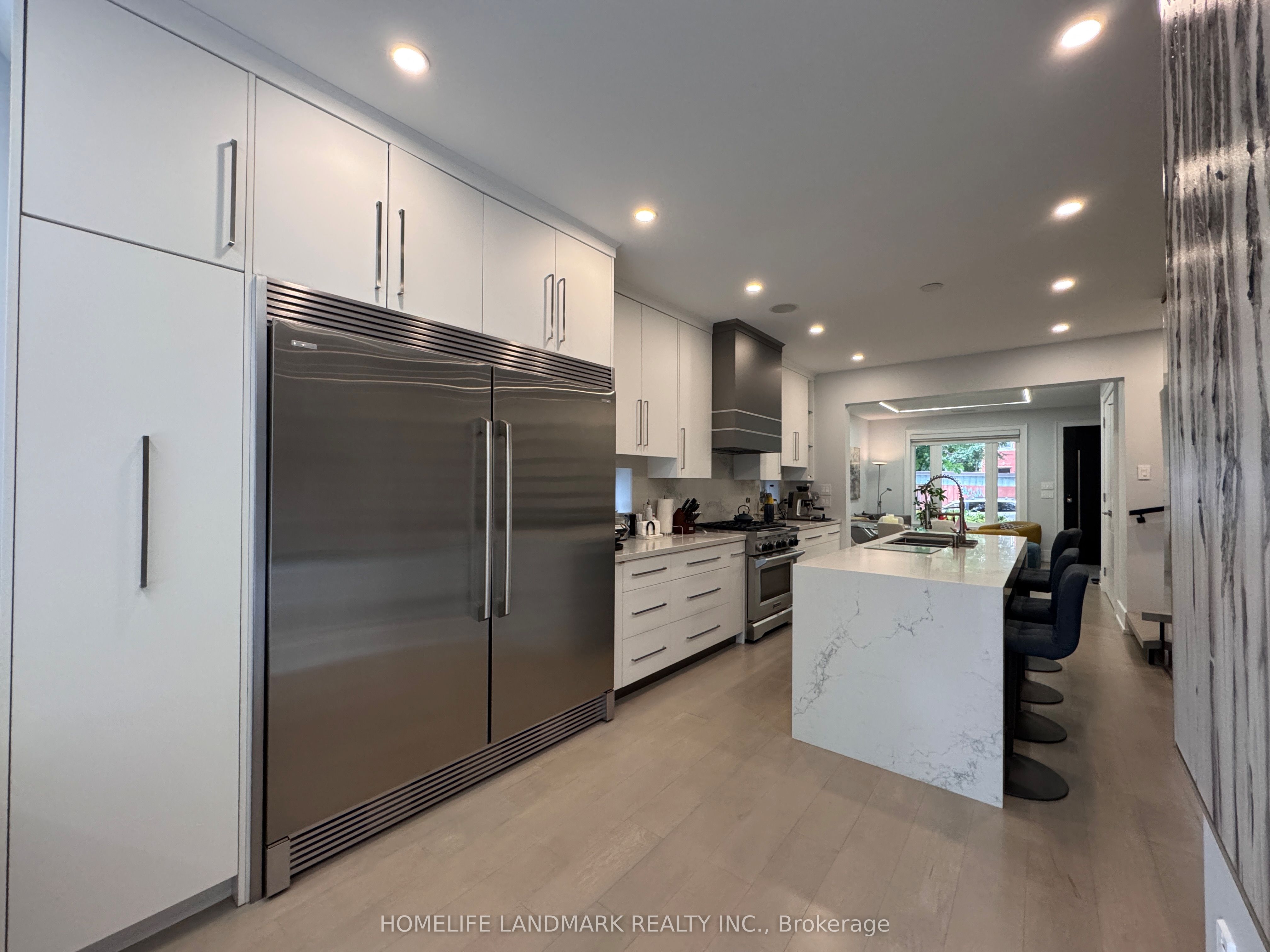 17 Hocken Avenue, Toronto, ON M6G 2K1 photo 4