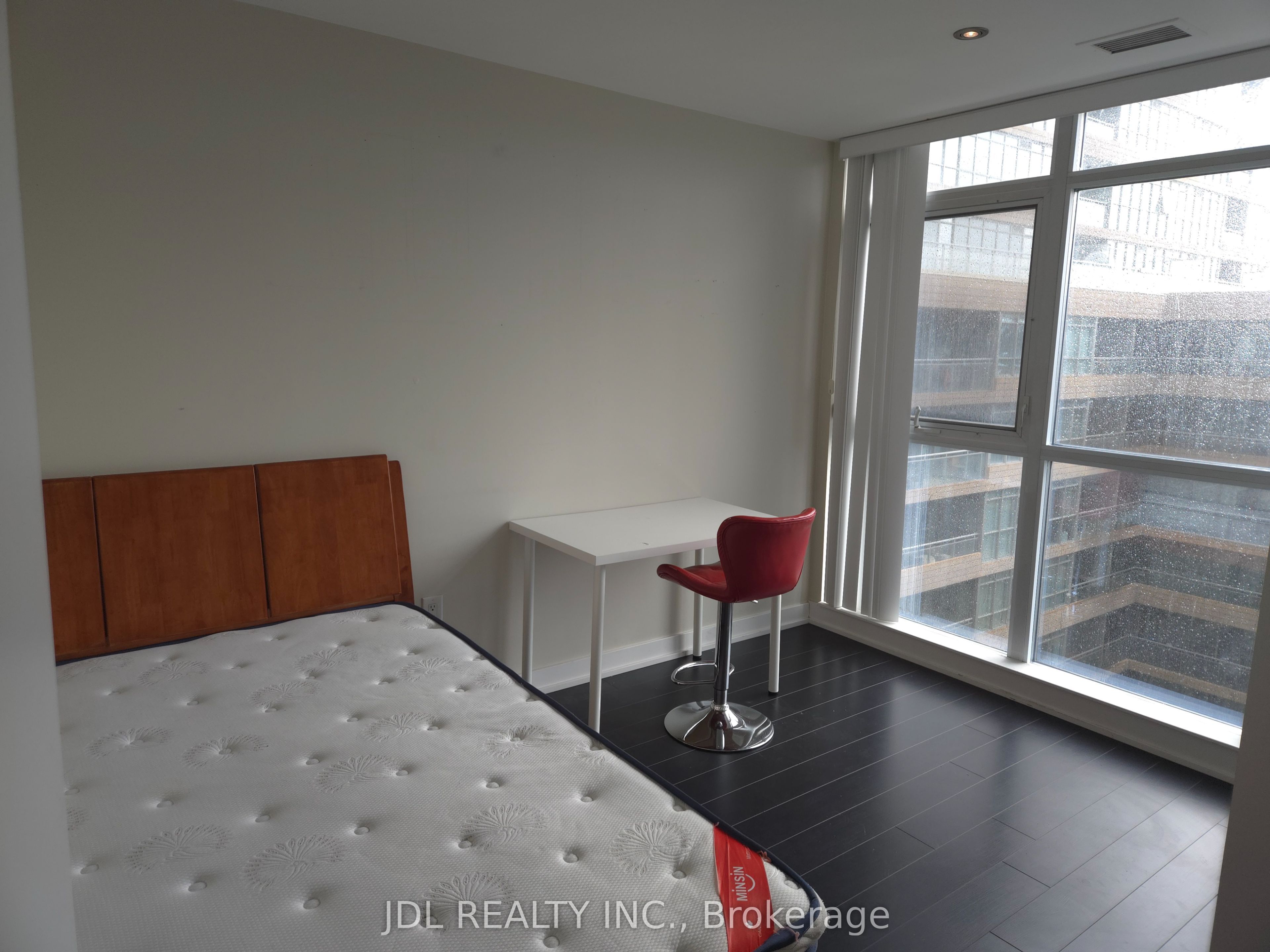 10 Capreol Court 1030, Toronto, ON M5V 4B3 photo 5