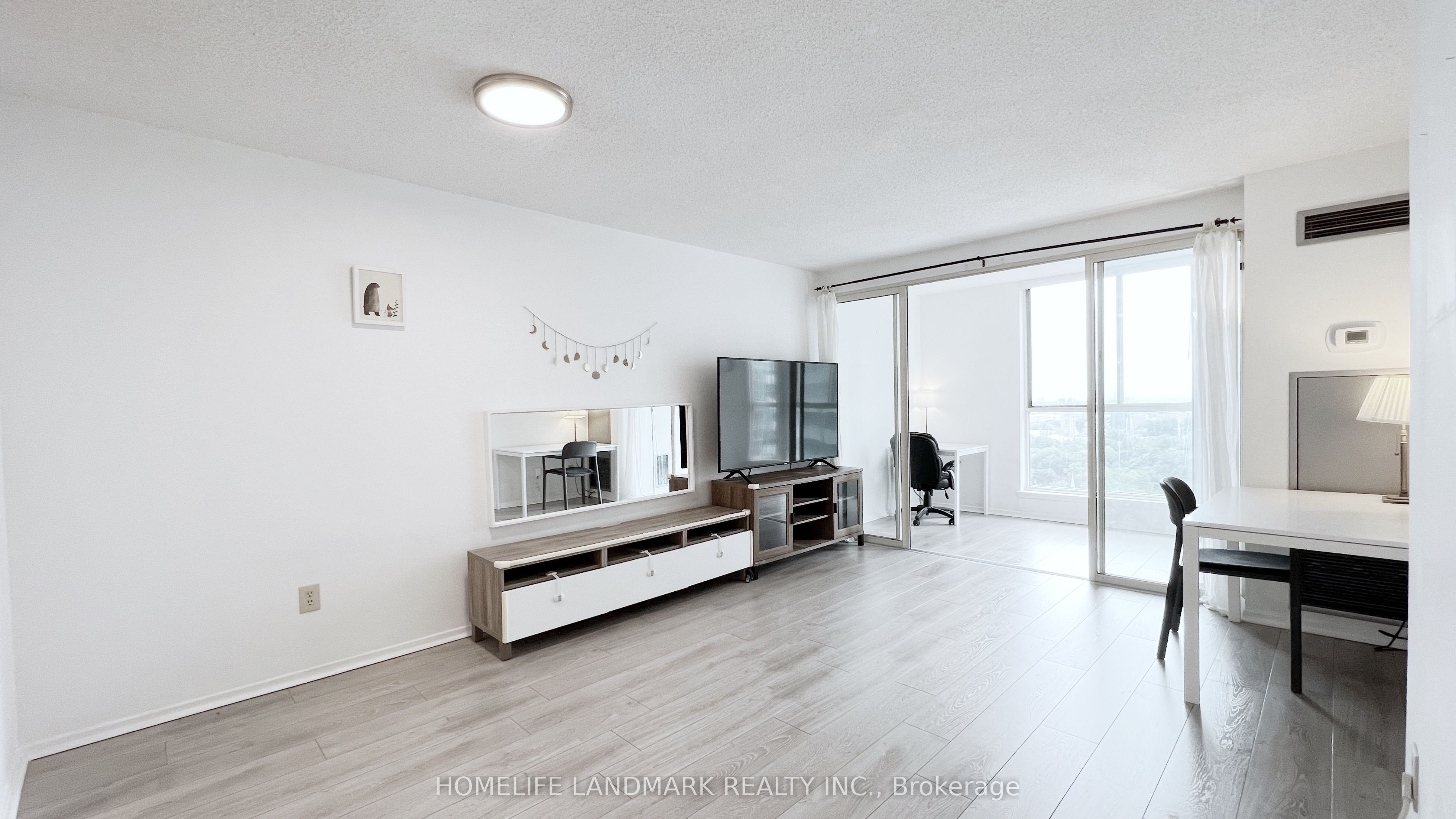 1055 Bay Street 2112, Toronto, ON M5S 3A3 photo 4