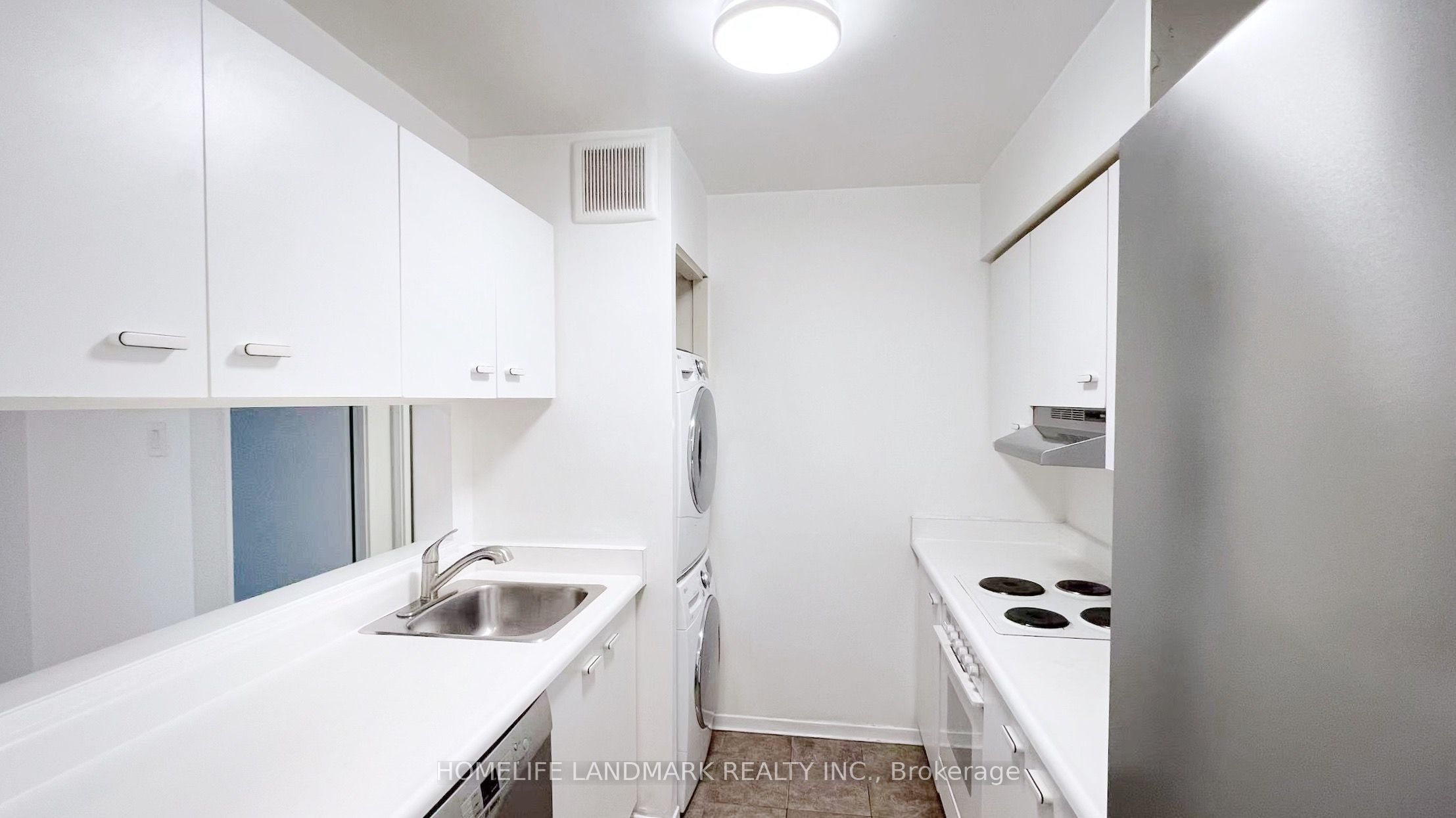 1055 Bay Street 2112, Toronto, ON M5S 3A3 photo 5