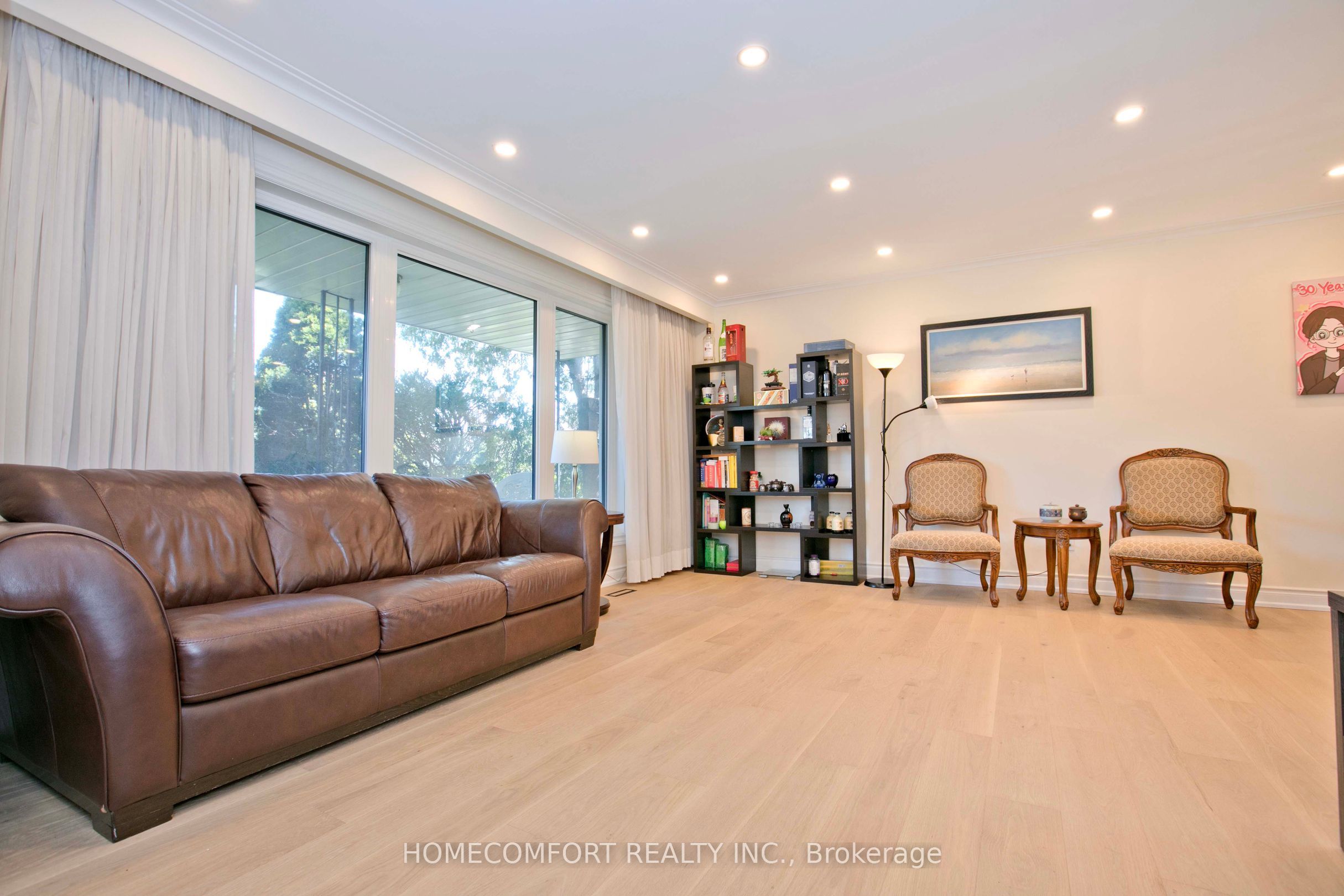19 Oldborough Circle Upper, Toronto, ON M2J 3A1 photo 2