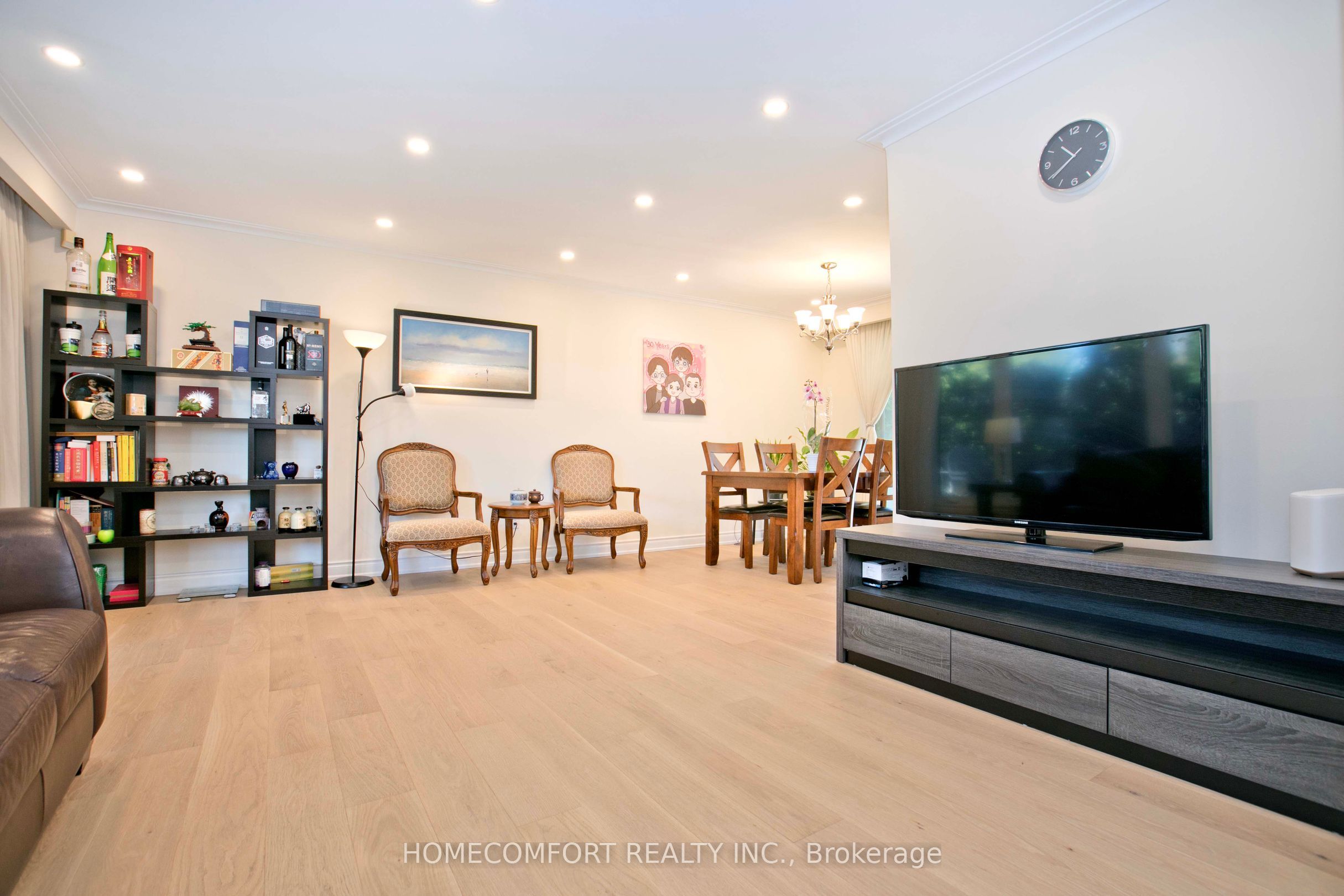19 Oldborough Circle Upper, Toronto, ON M2J 3A1 photo 4