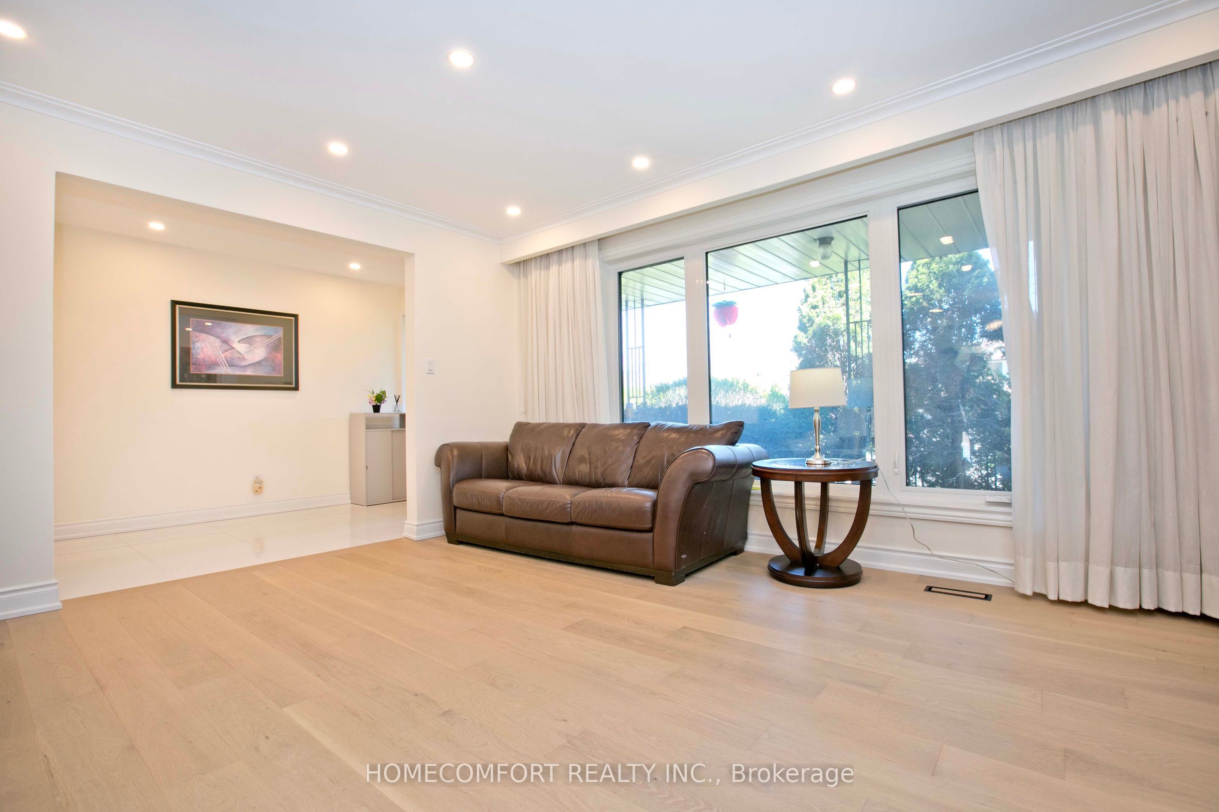 19 Oldborough Circle Upper, Toronto, ON M2J 3A1 photo 5
