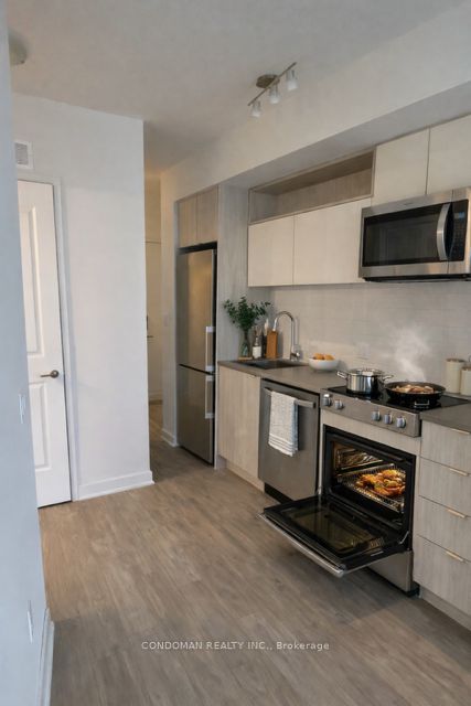 100 Dalhousie Street 2408, Toronto, ON M5B 0C7 photo 4