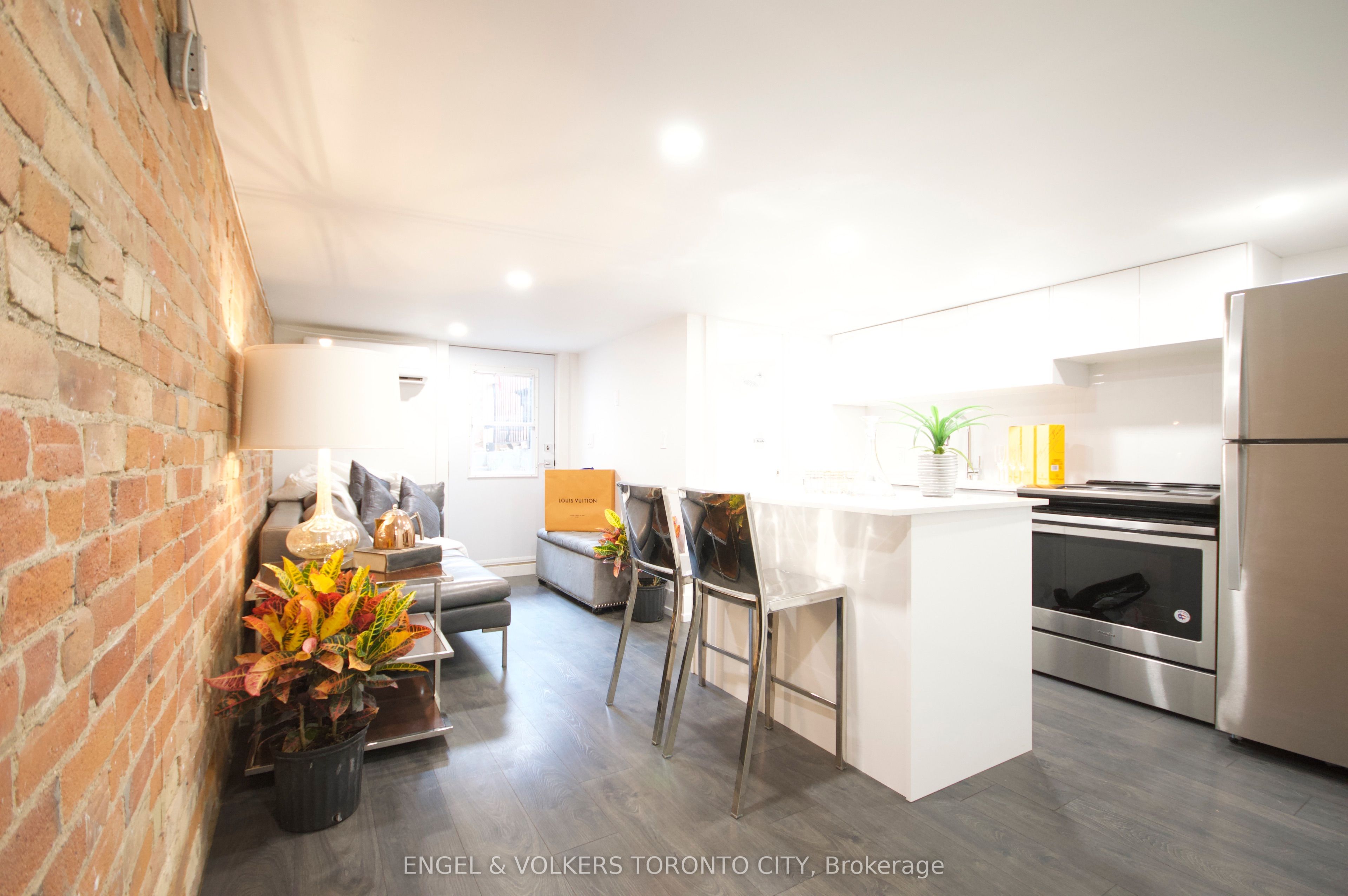 173 Carlton Street Lower 1, Toronto, ON M5A 2K3 photo 3