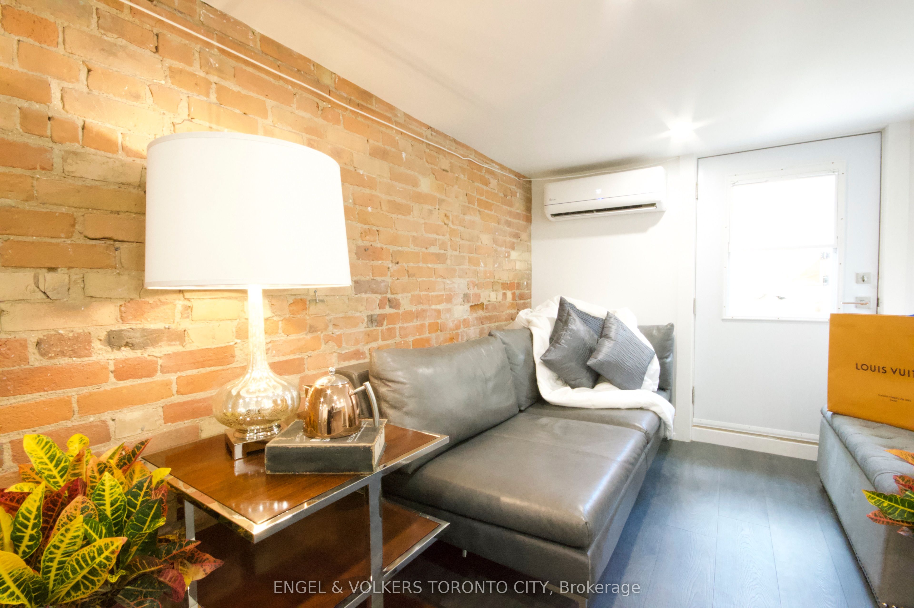 173 Carlton Street Lower 1, Toronto, ON M5A 2K3 photo 4