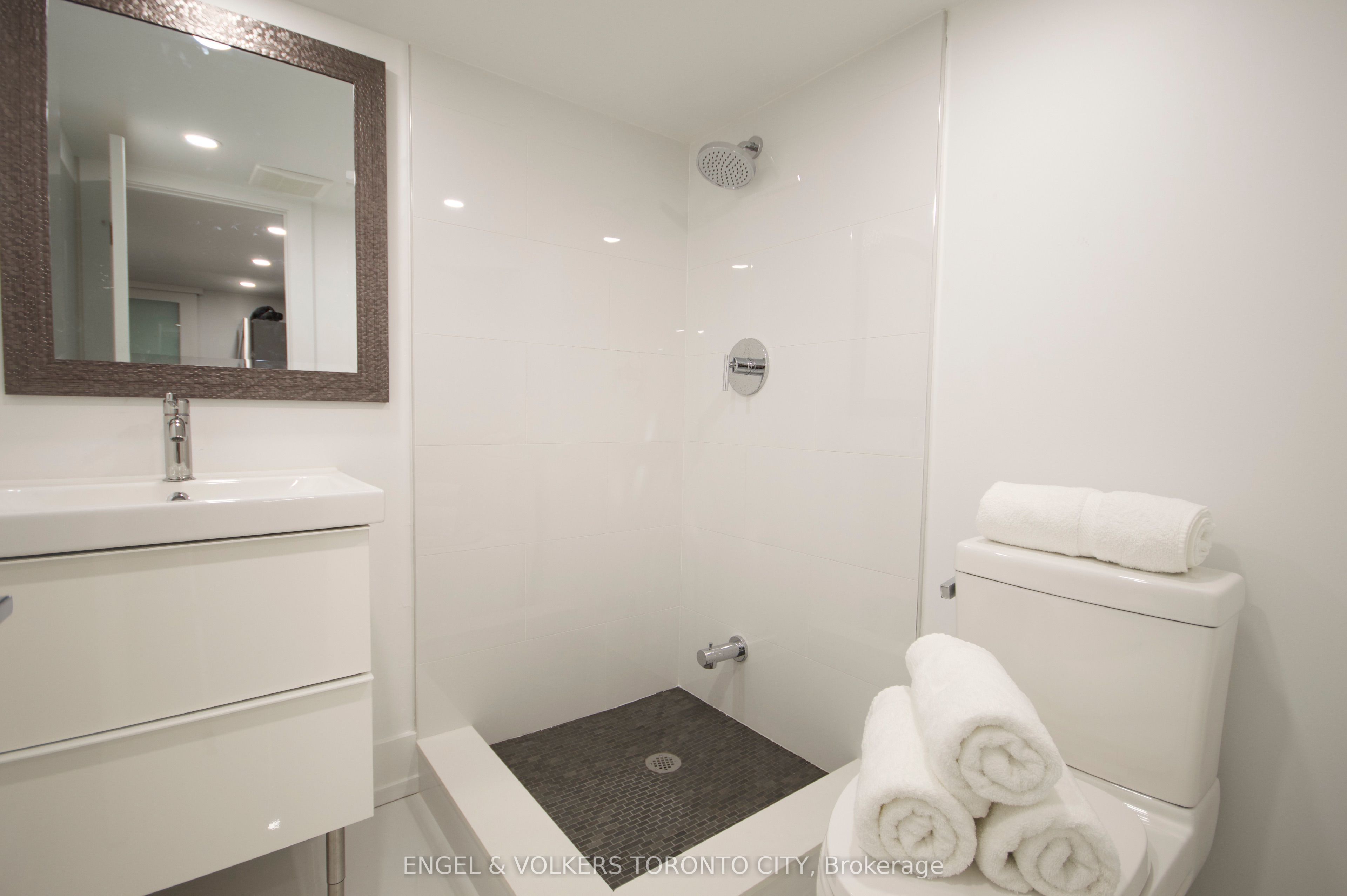 173 Carlton Street Lower 1, Toronto, ON M5A 2K3 photo 5