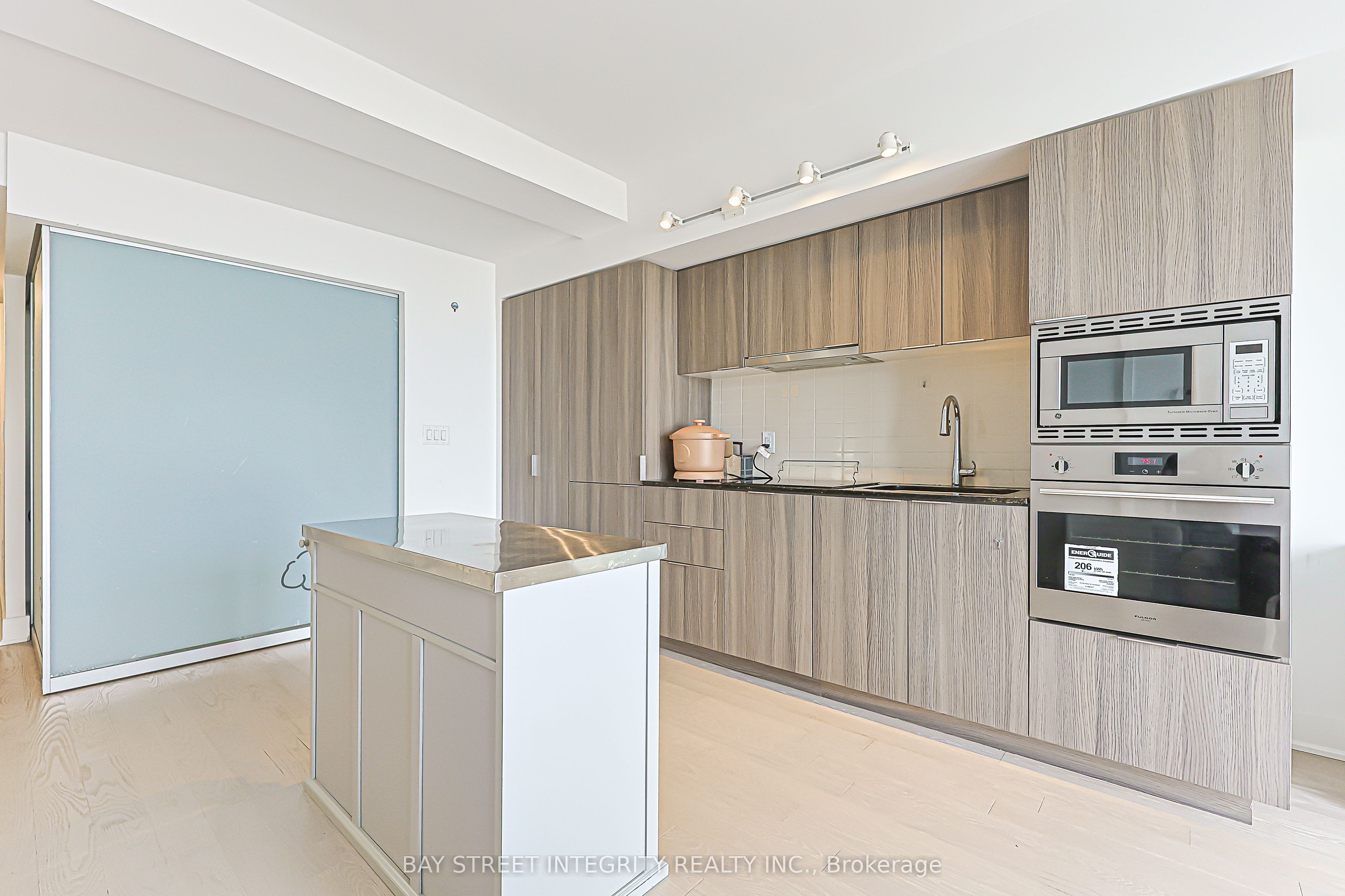 955 Bay Street 2409, Toronto, ON M5S 0C6 photo 5