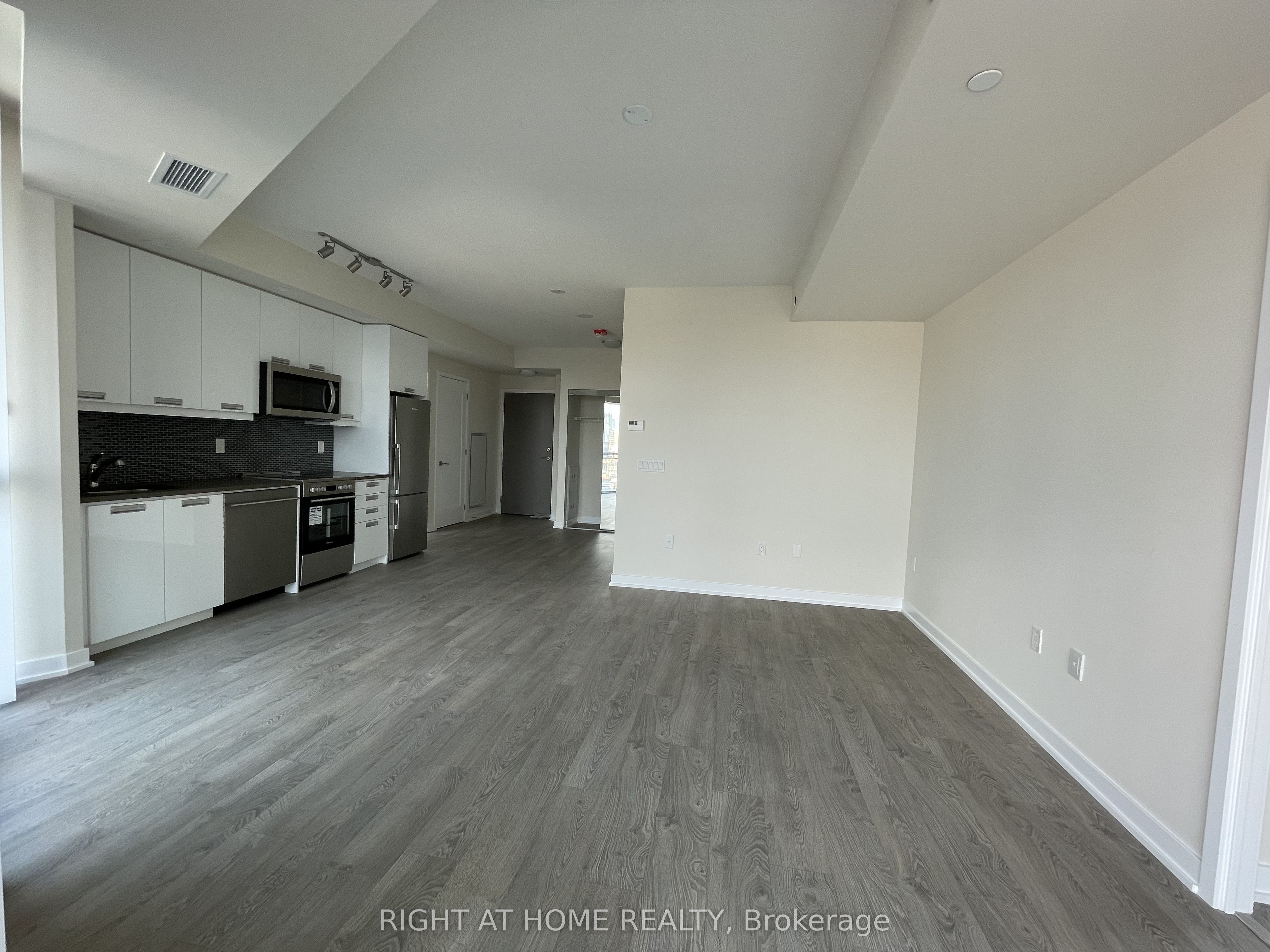 99 John Street 806, Toronto, ON M5V 0S6 photo 2