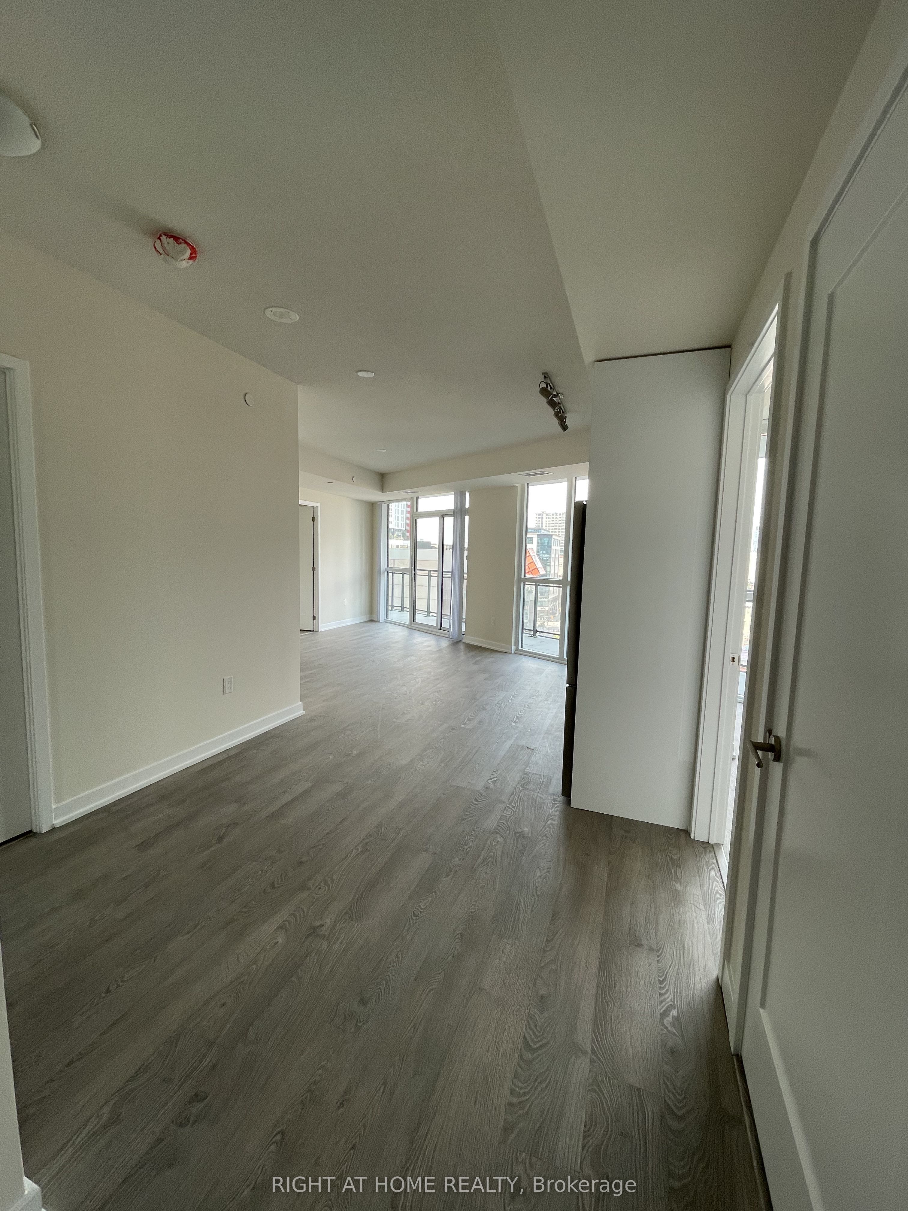 99 John Street 806, Toronto, ON M5V 0S6 photo 4