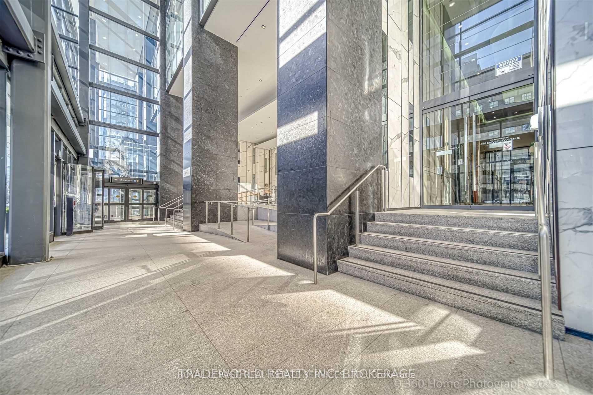 488 University Avenue 2703, Toronto, ON M5G 0C1 photo 2