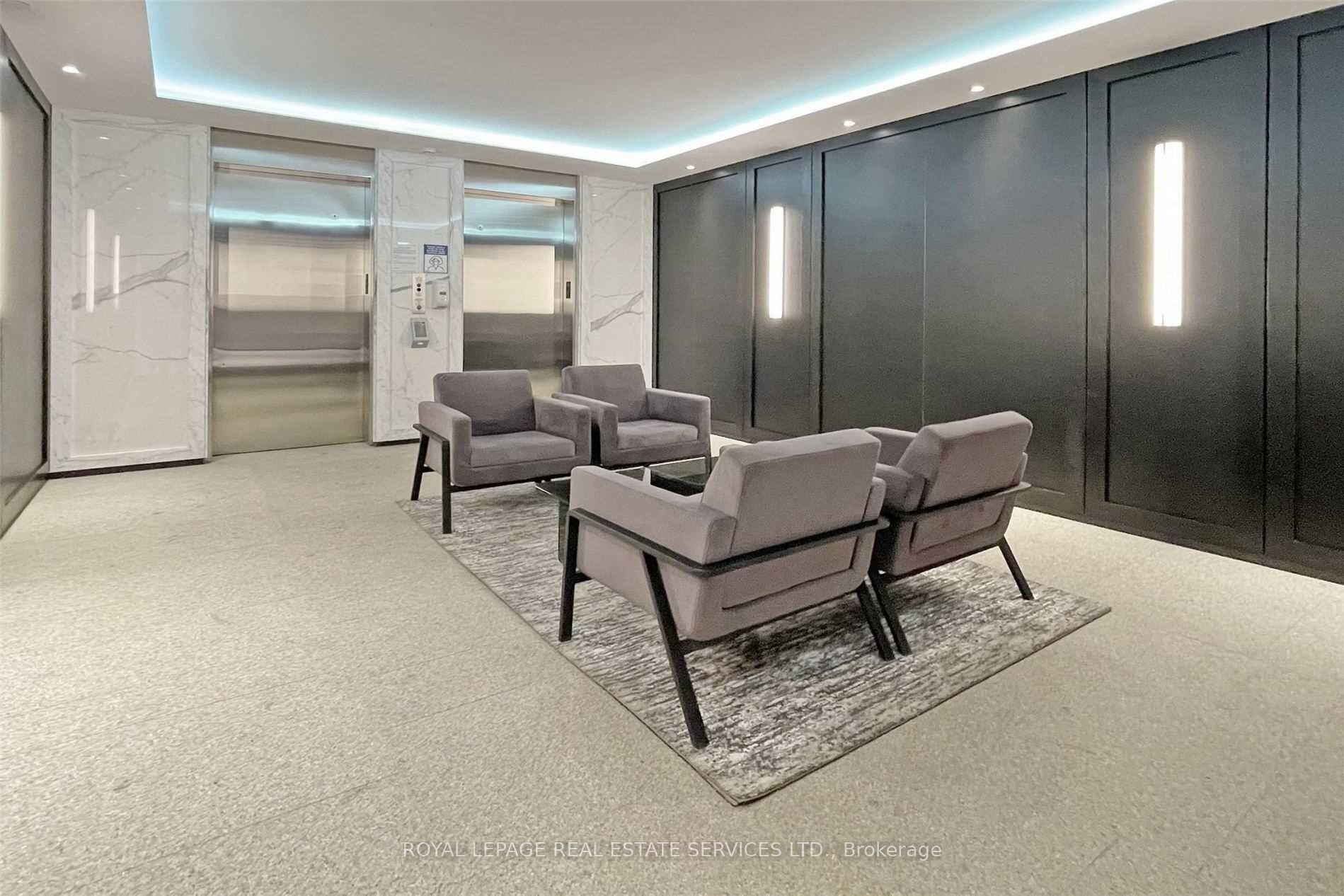 488 University Avenue 2703, Toronto, ON M5G 0C1 photo 3