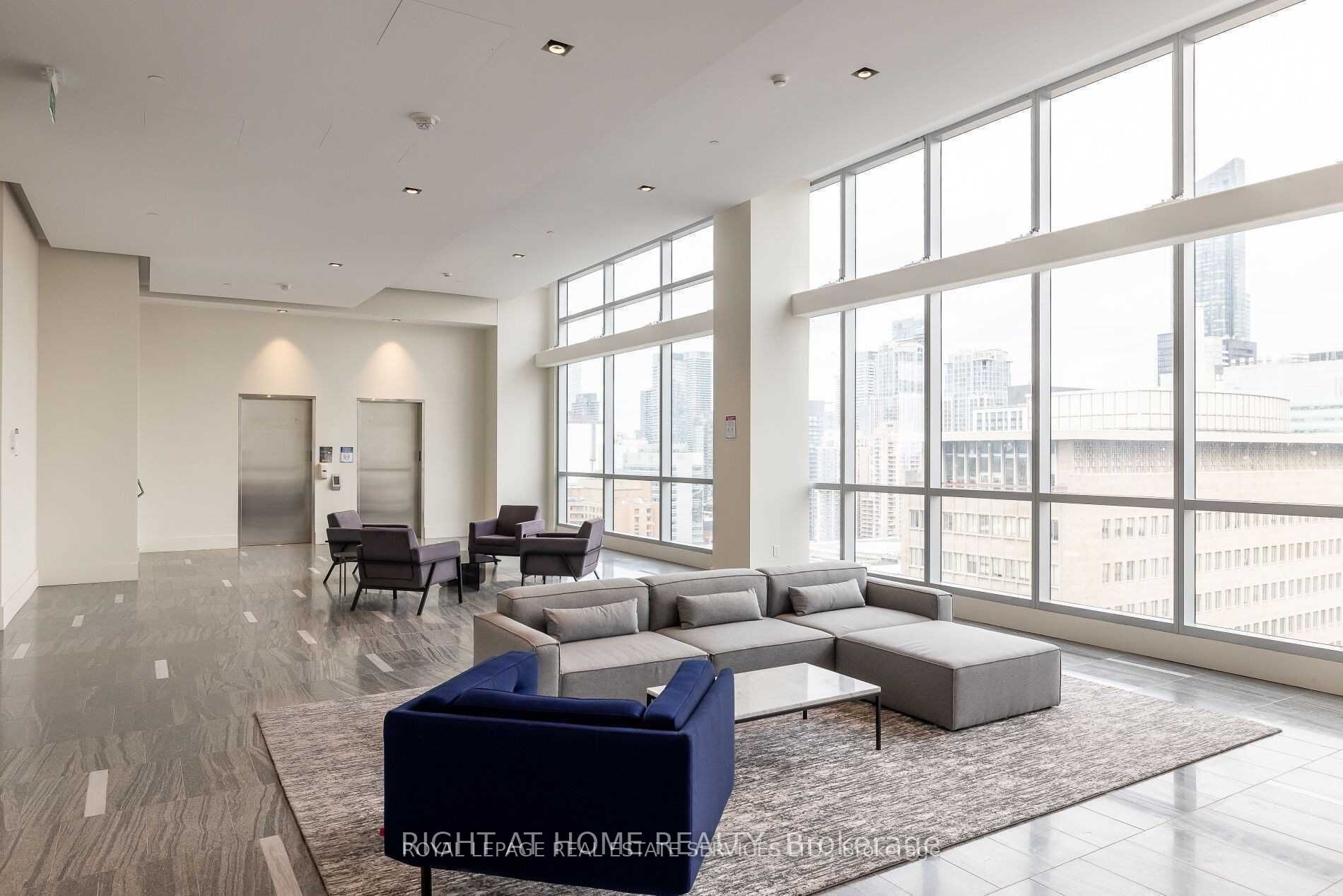 488 University Avenue 2703, Toronto, ON M5G 0C1 photo 4
