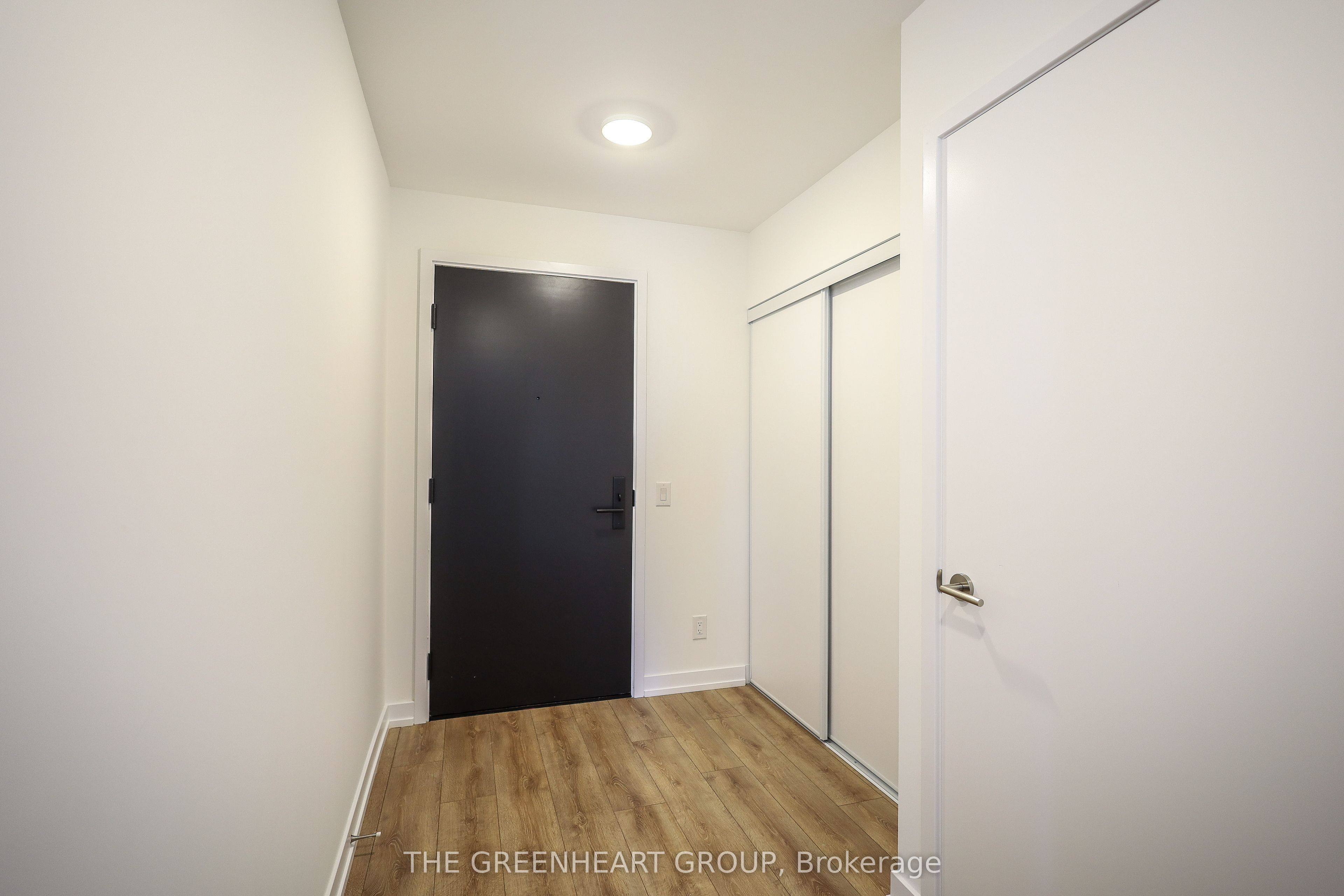 500 Dupont Street 415, Toronto, ON M6G 0B8 photo 3