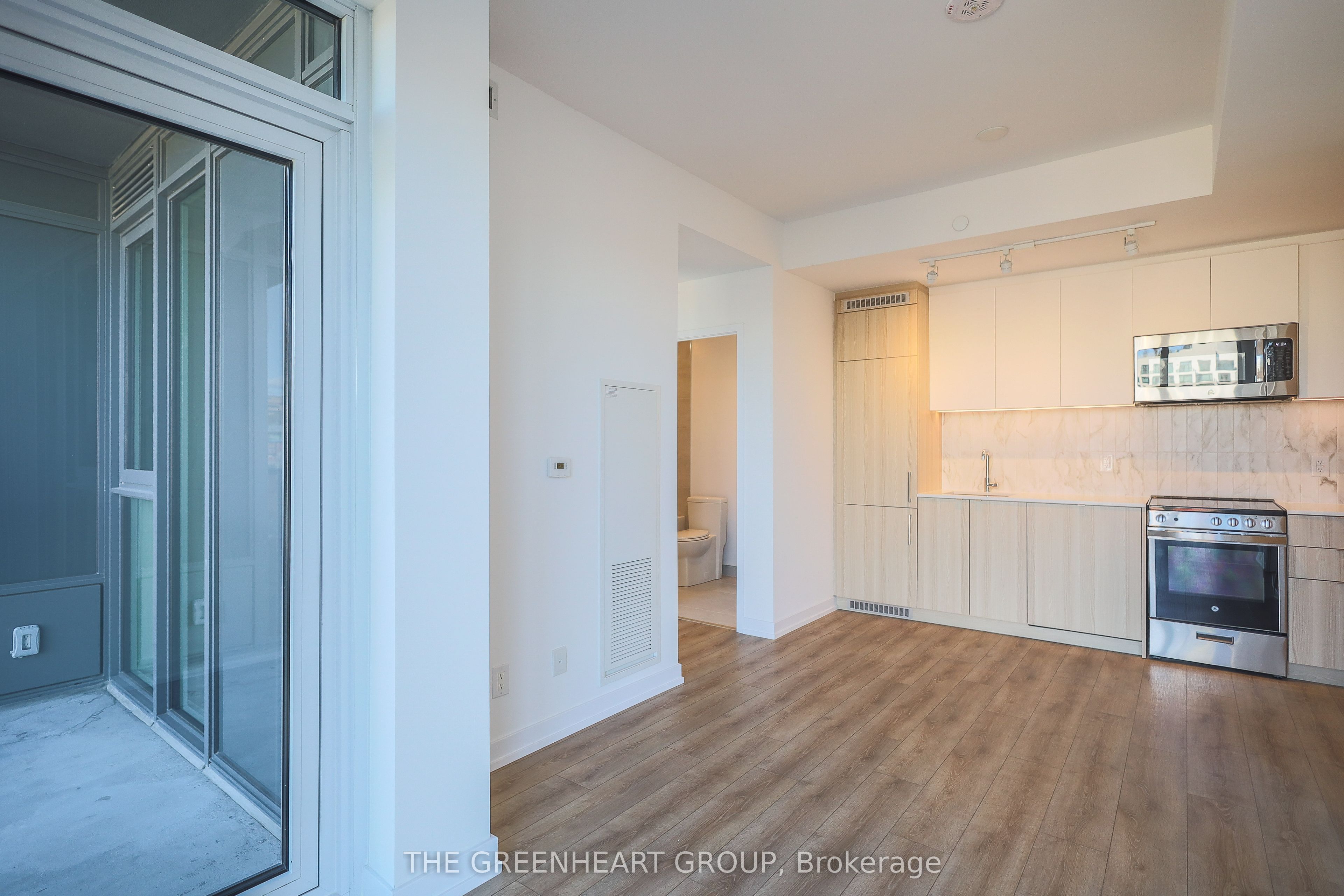 500 Dupont Street 415, Toronto, ON M6G 0B8 photo 4