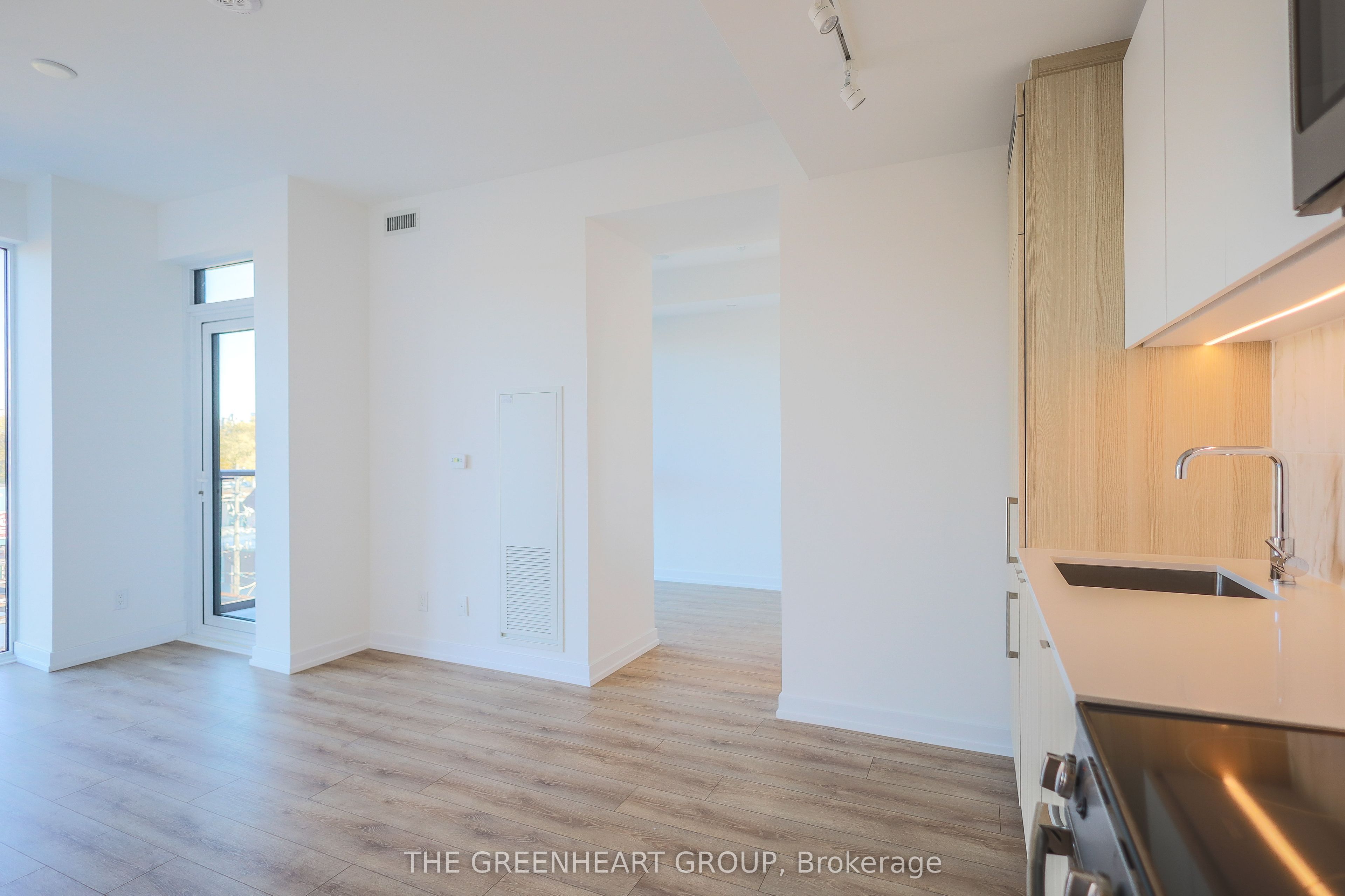 500 Dupont Street 415, Toronto, ON M6G 0B8 photo 5