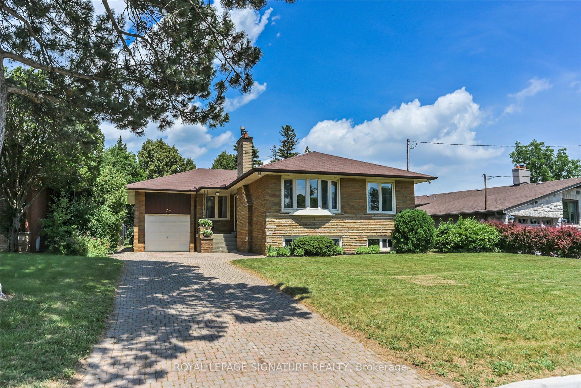 22 Anewen Drive, Toronto, ON M4A 1S2 photo 2