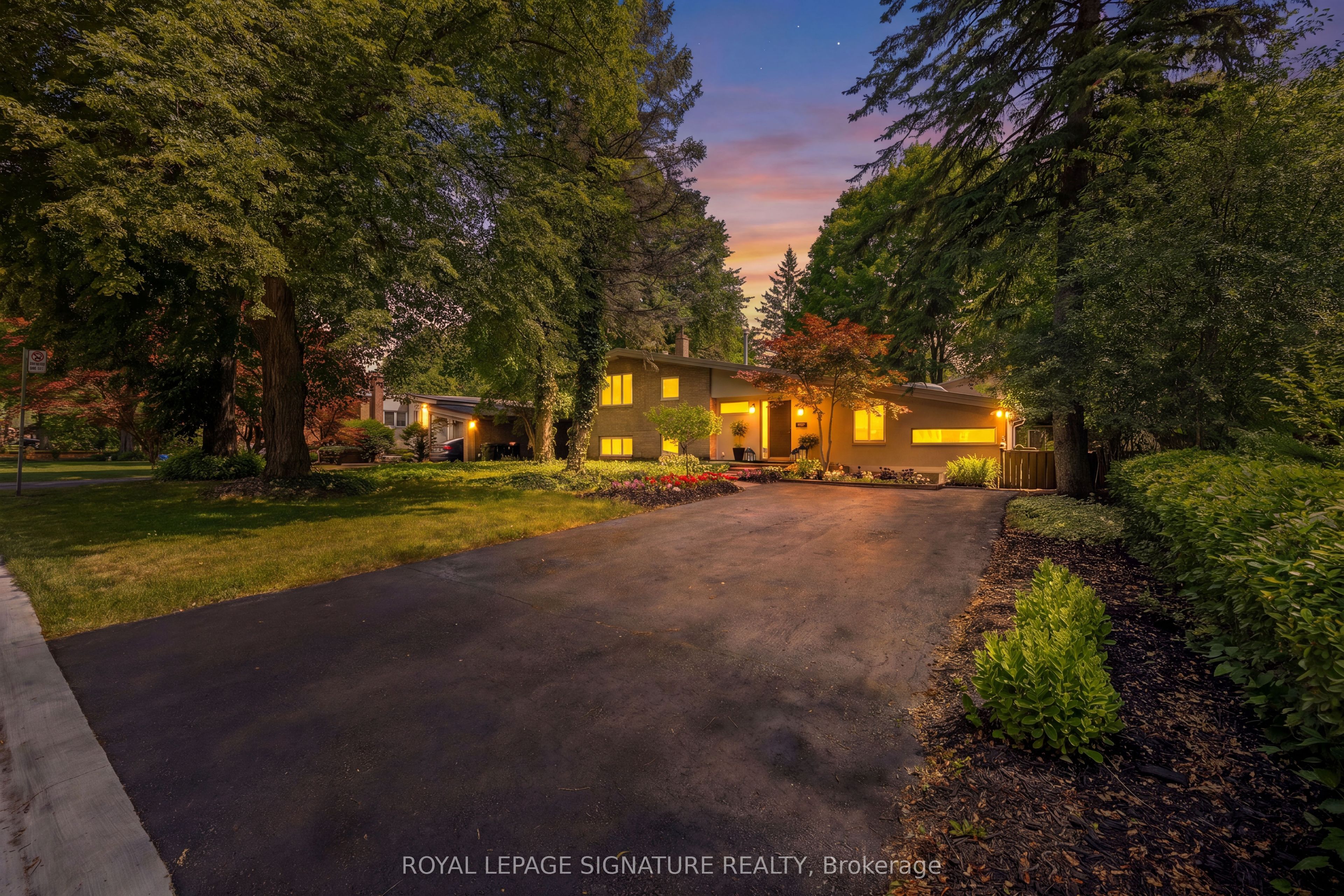 29 Farmcote Road, Toronto, ON M3B 2Z6