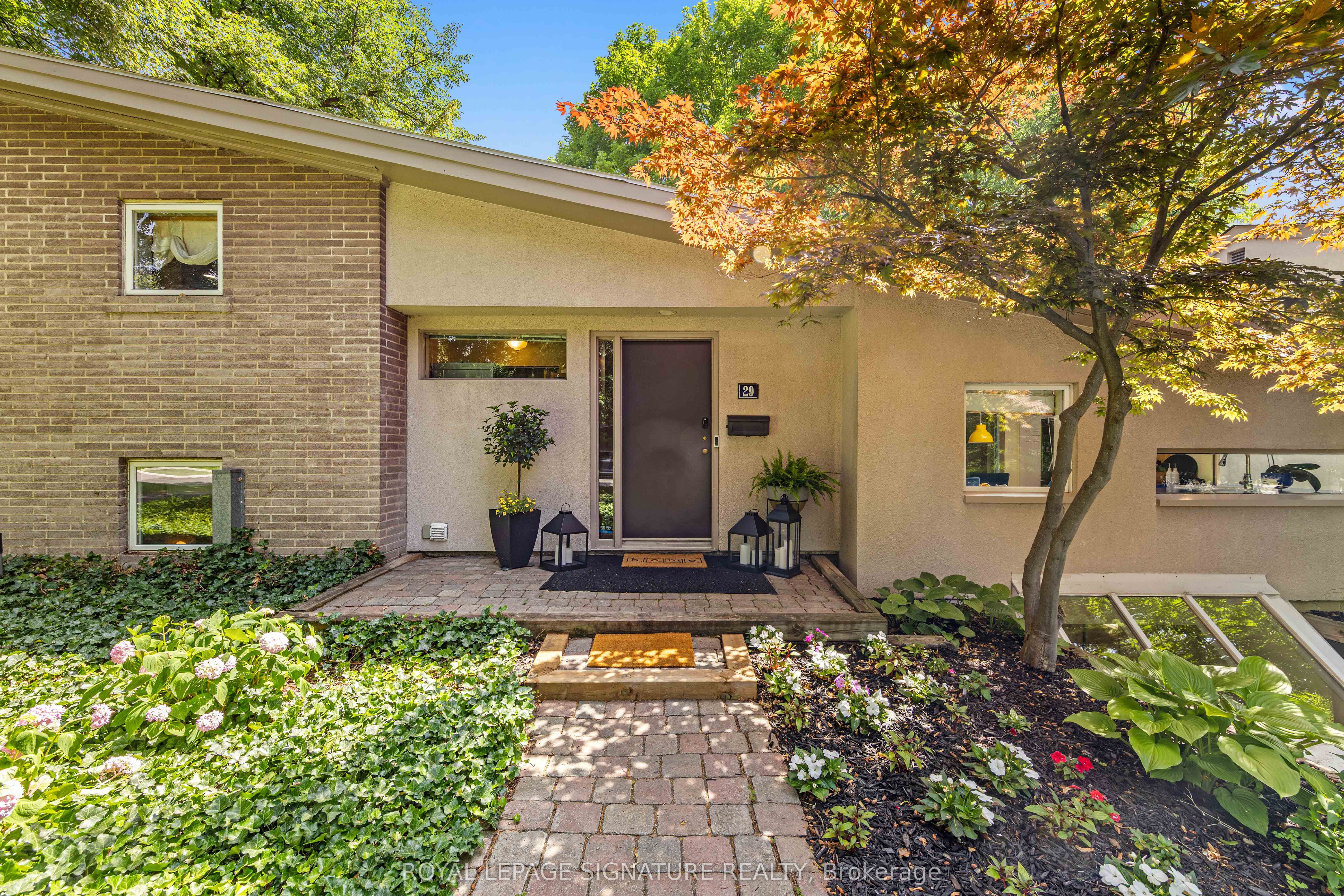 29 Farmcote Road, Toronto, ON M3B 2Z6 photo 3