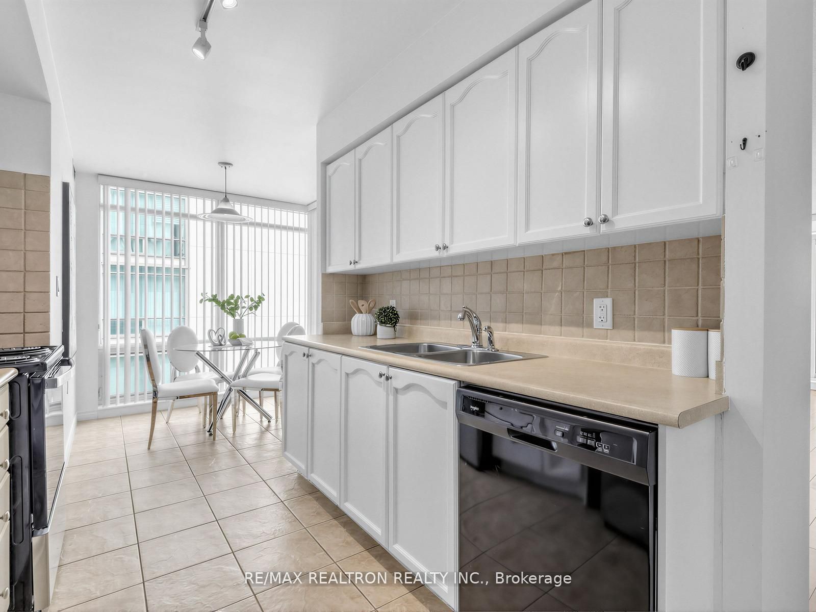 3830 Bathurst Street 512, Toronto, ON M3H 6C5 photo 3