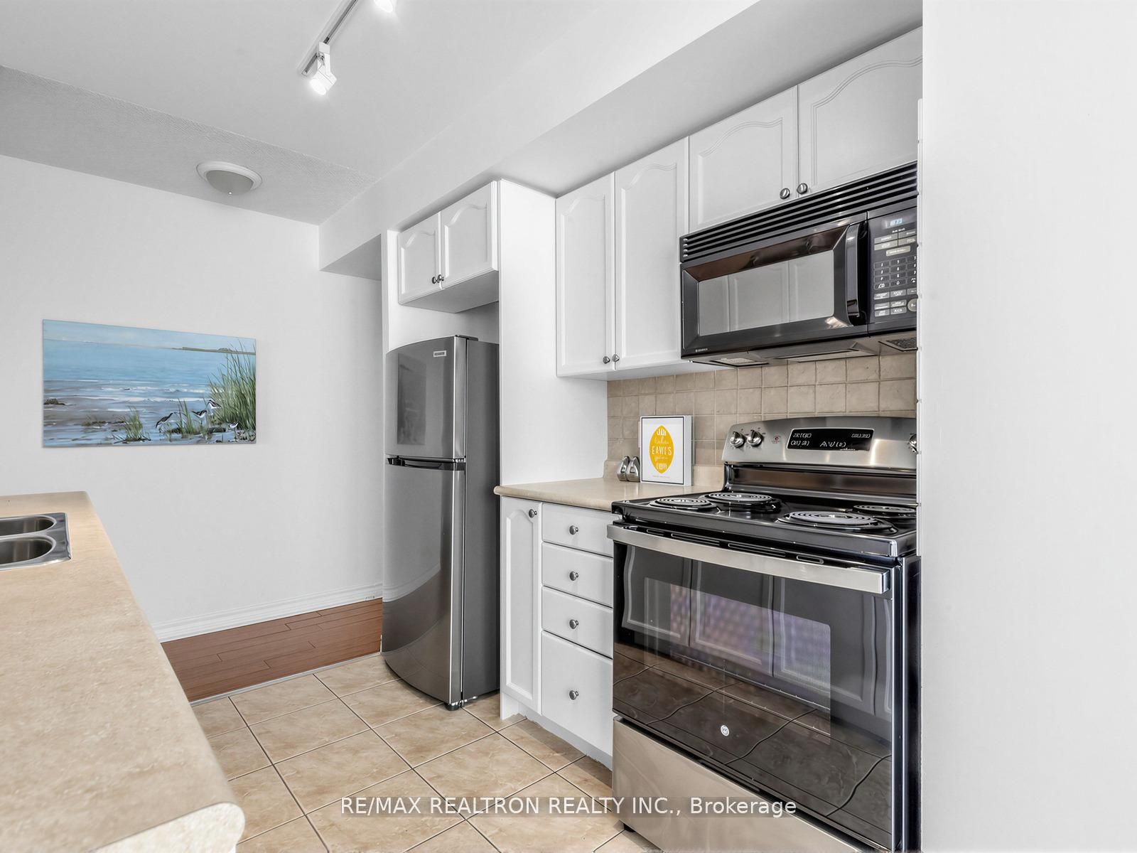 3830 Bathurst Street 512, Toronto, ON M3H 6C5 photo 4